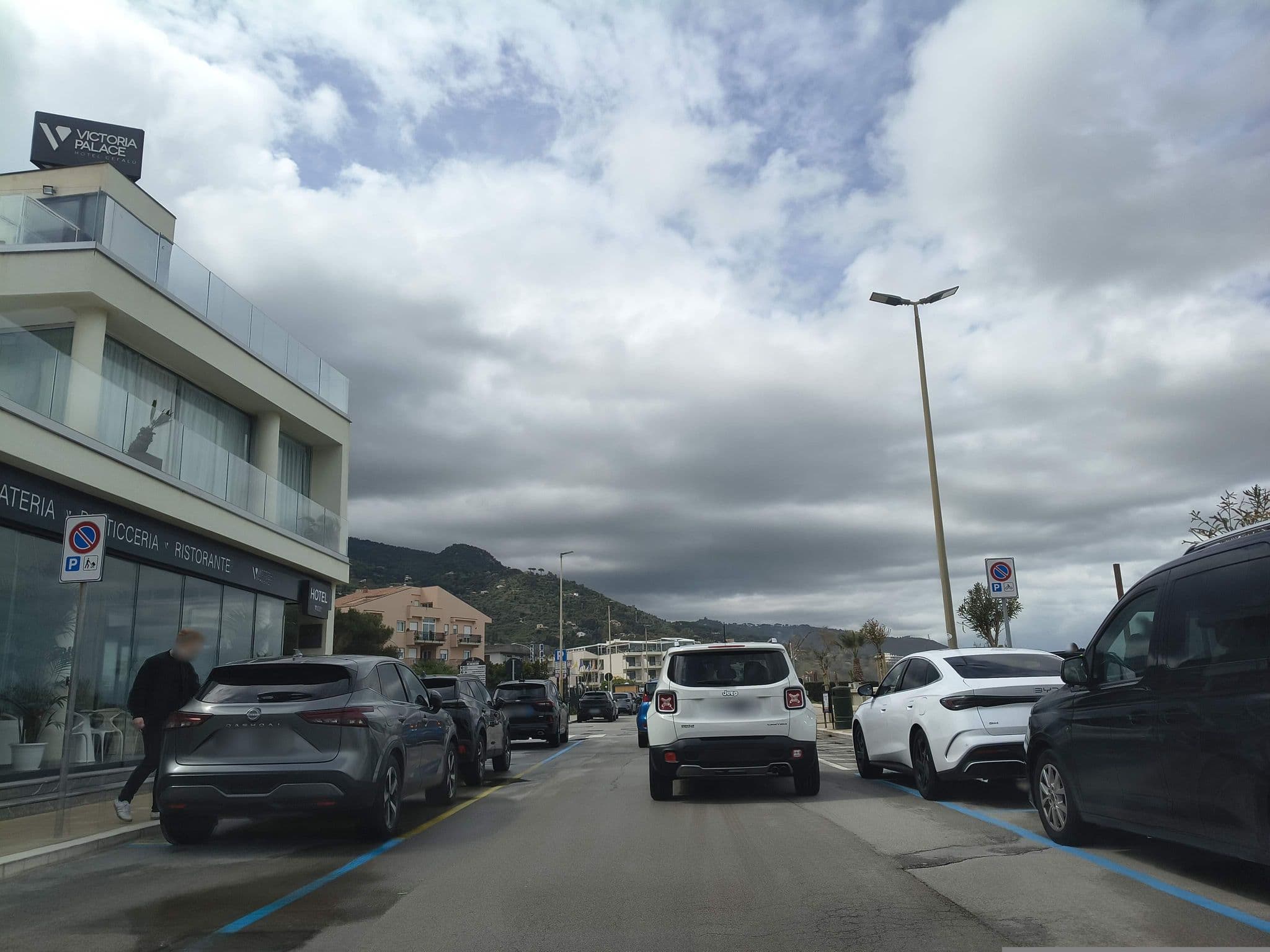 Street view near Victoria Palace Hotel, Cefalù — © kk4269302 (CC BY-SA · Mapillary)