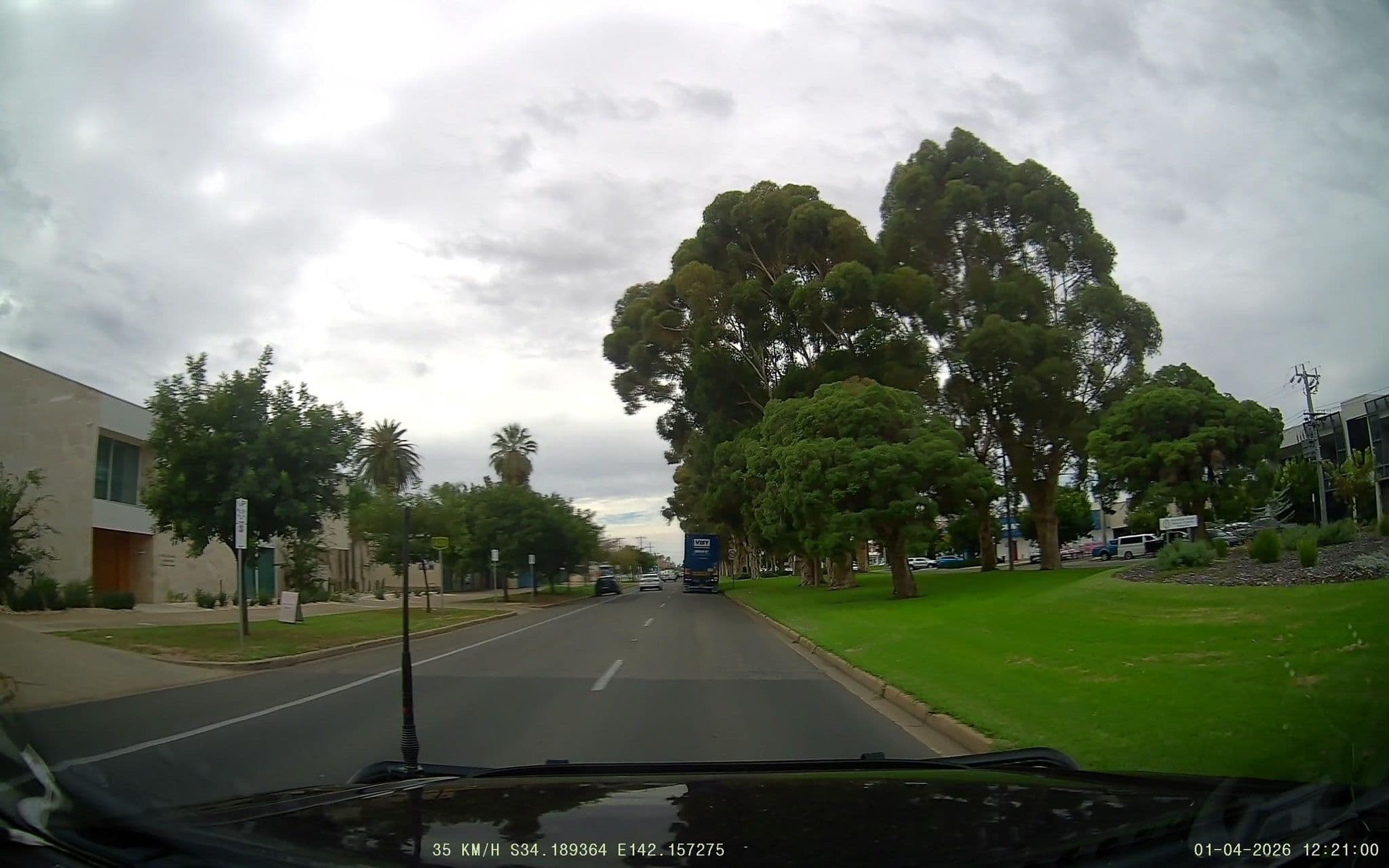 Street view near Kar-Rama Motor Inn, Mildura — © fizzie (CC BY-SA · Mapillary)