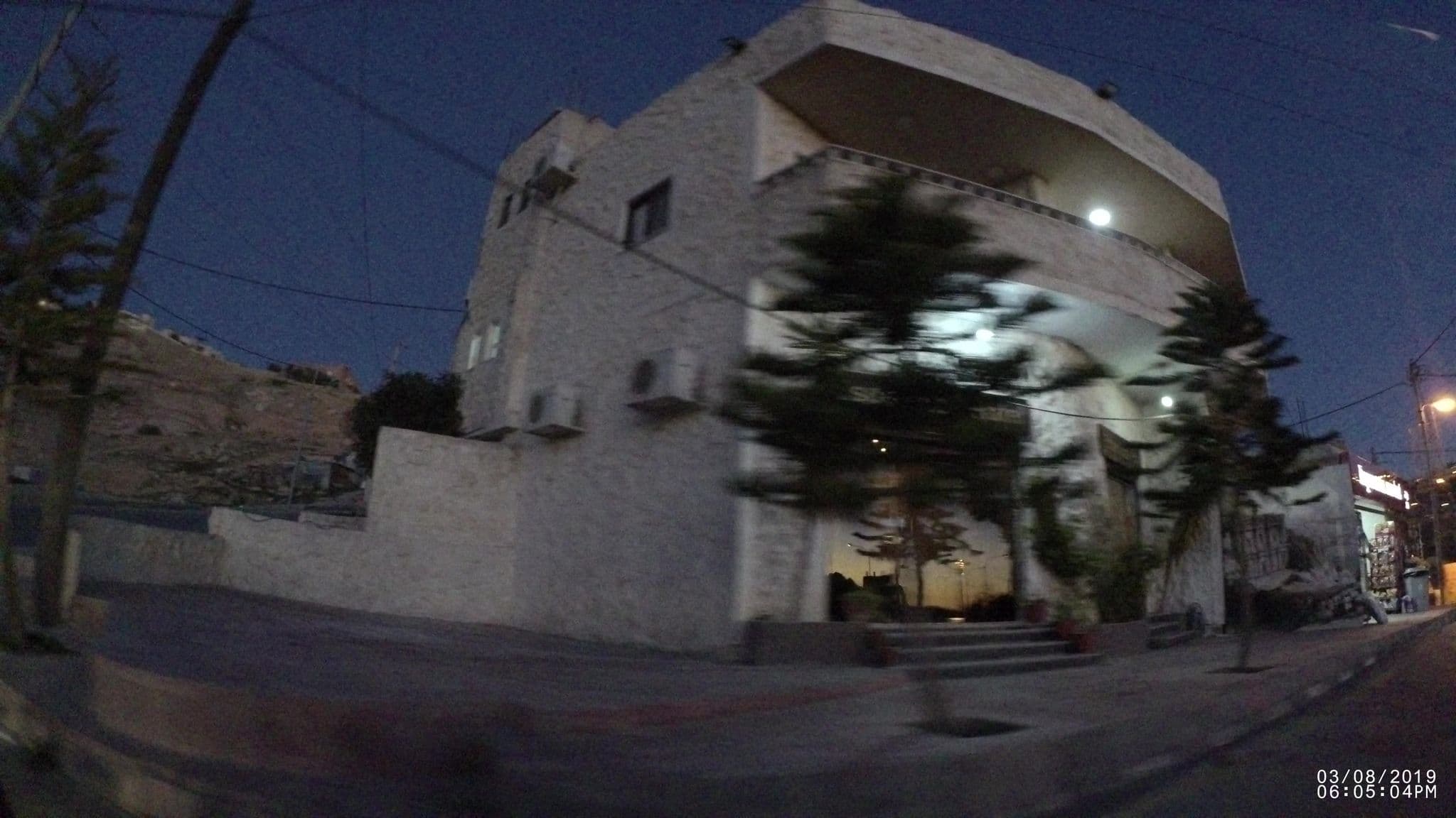 Street view near Esperanza, Wādī Mūsá — © kaartcam (CC BY-SA · Mapillary)