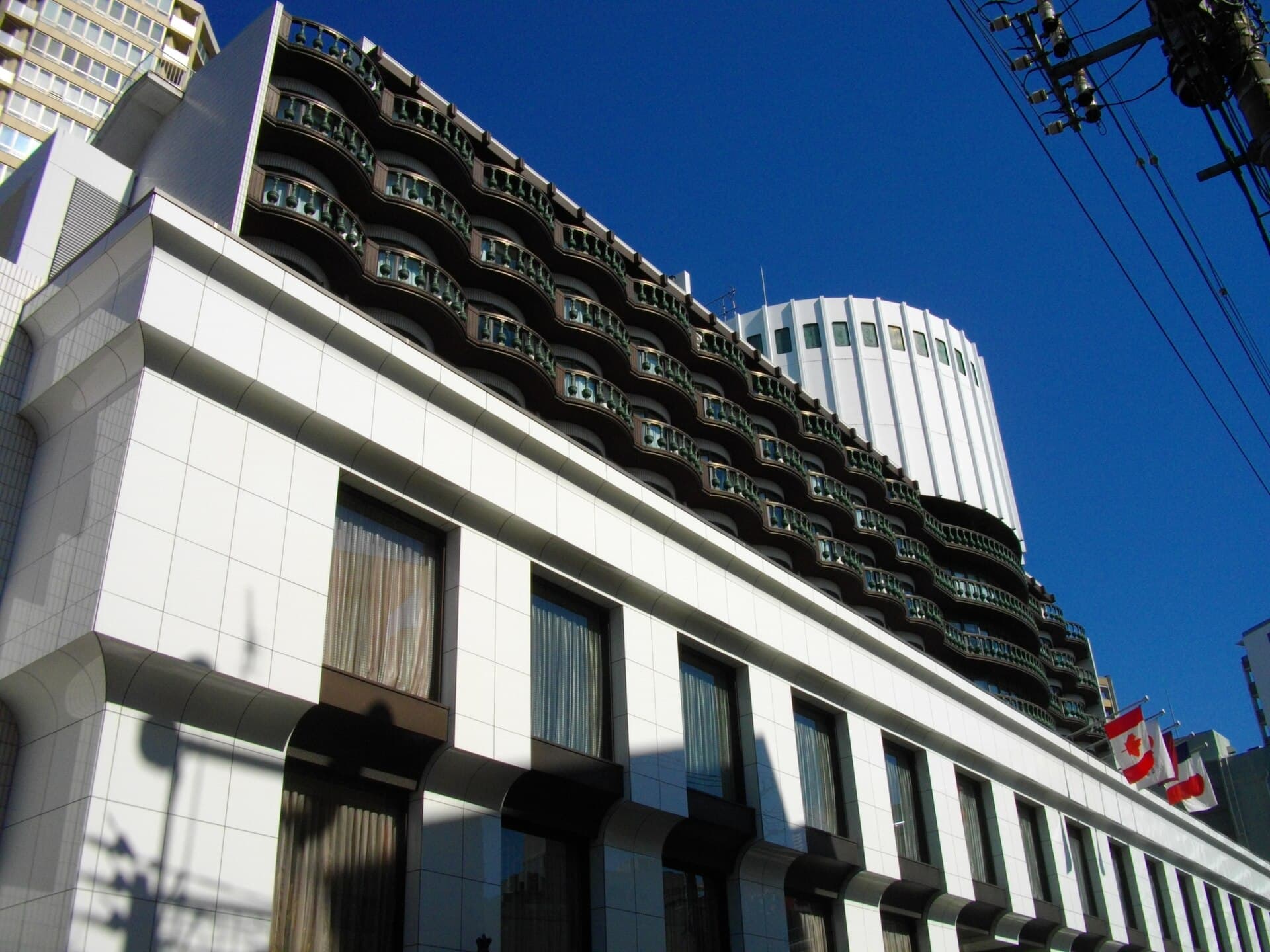 ROSE HOTEL YOKOHAMA (via Wikimedia Commons, Public domain)