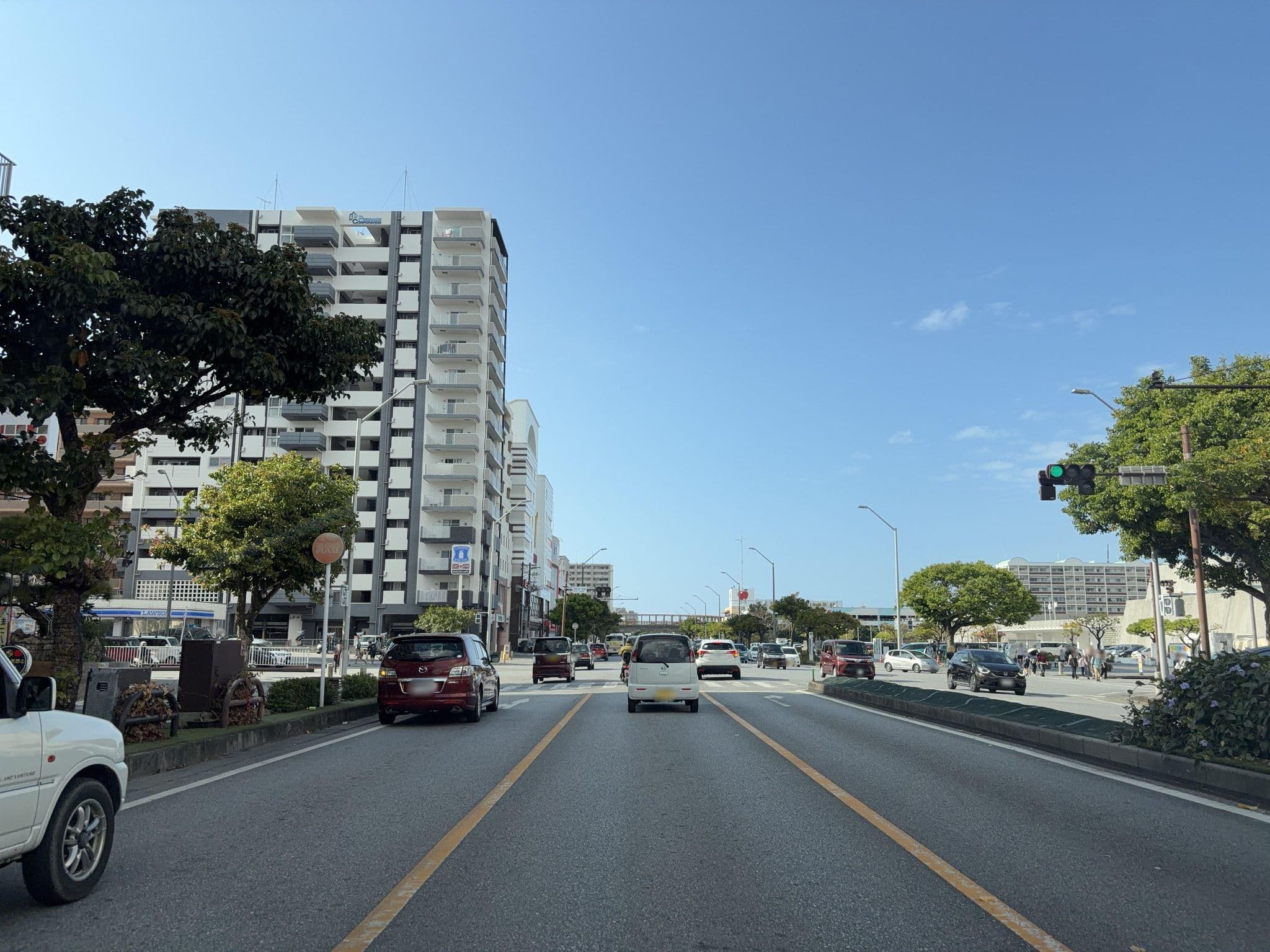 Street view near 東横INN那覇新都心おもろまち, Naha — © Kamikou (CC BY-SA · Mapillary)