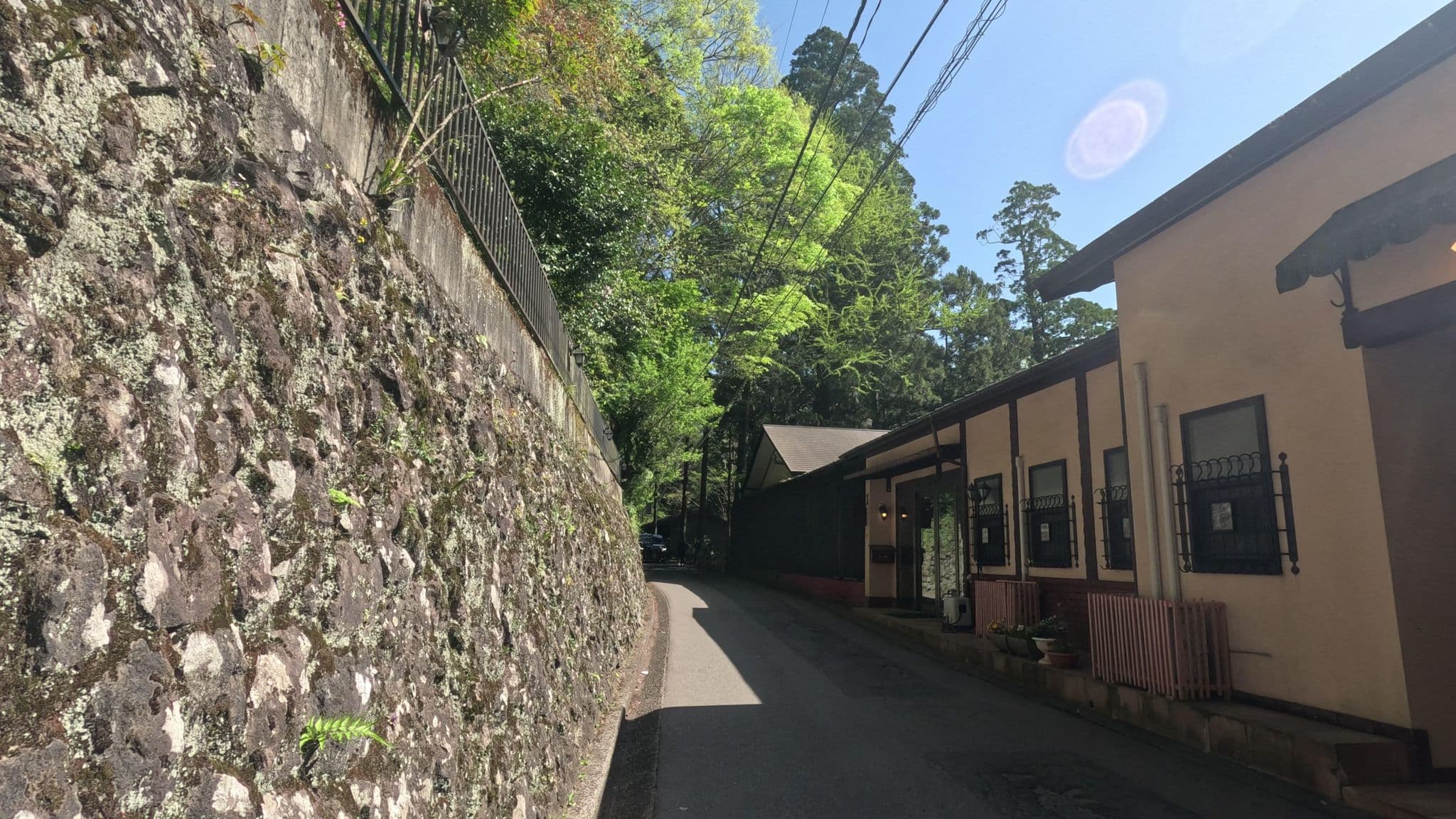 Street view near Toyonokuni Lodge, Yufu — © alt9800 (CC BY-SA · Mapillary)