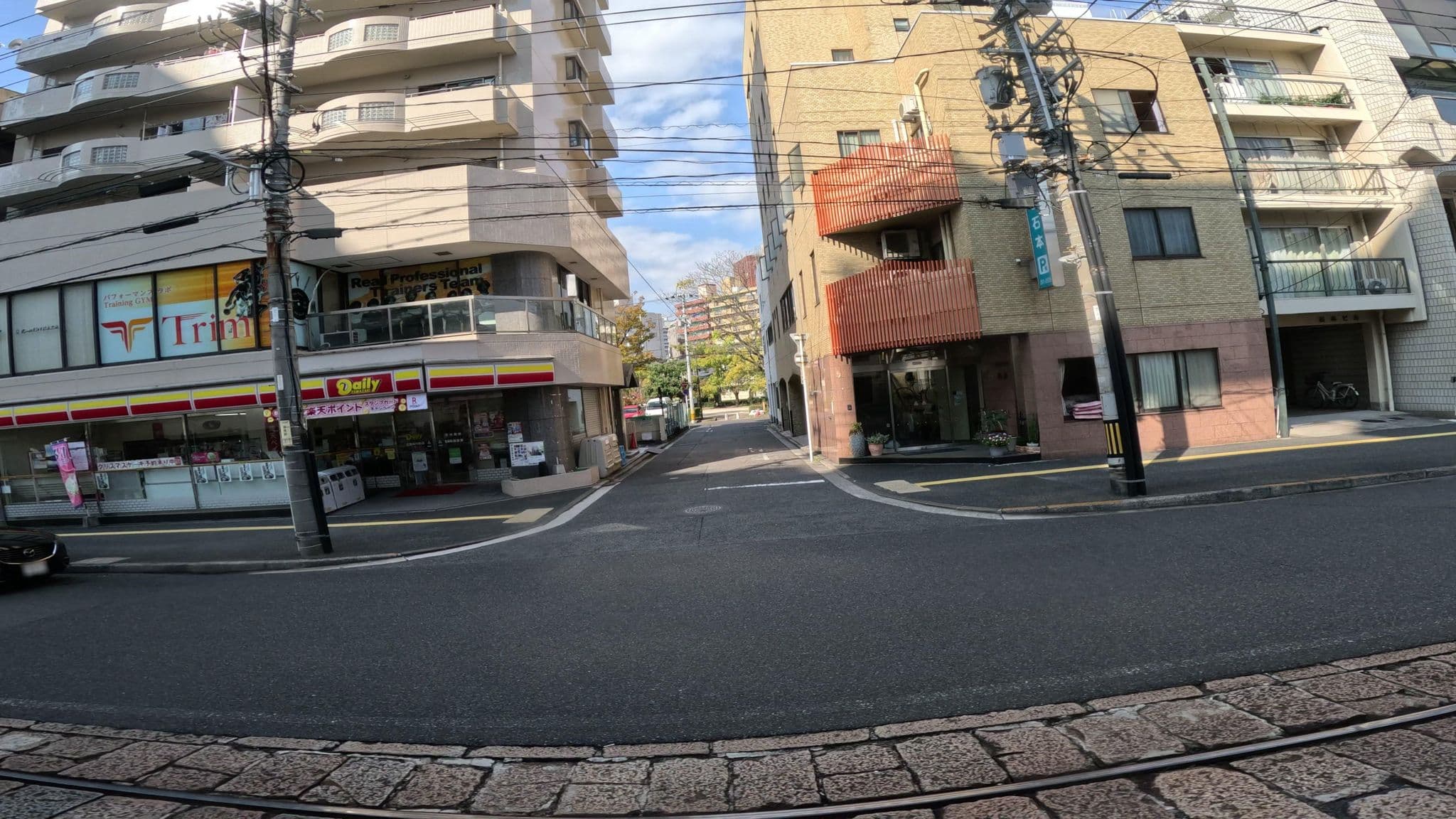 Street view near HOTEL 石本, Hiroshima — © okadatsuneo (CC BY-SA · Mapillary)