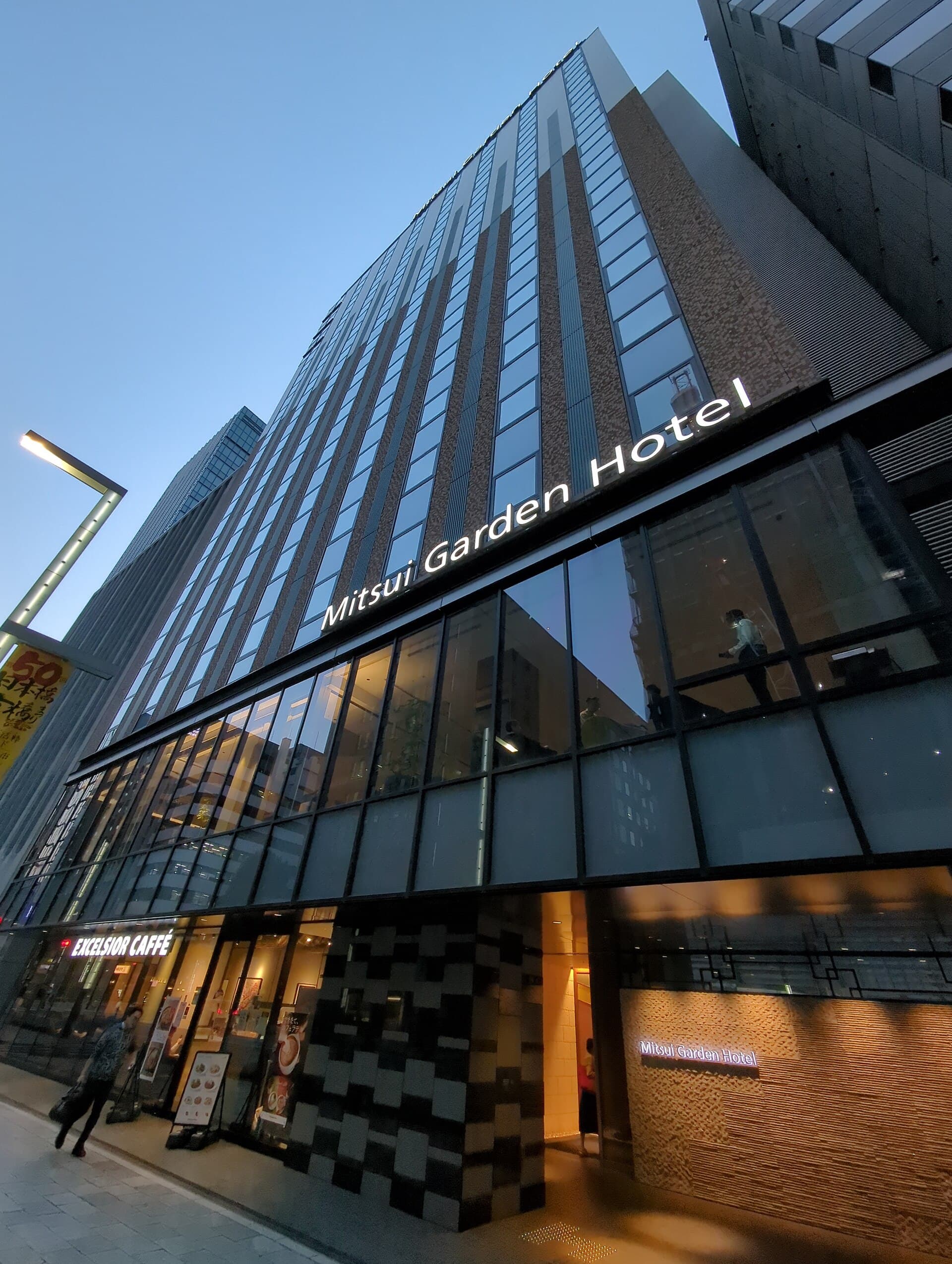 Mitsui Garden Hotel Kyobashi (via Wikimedia Commons, CC0)