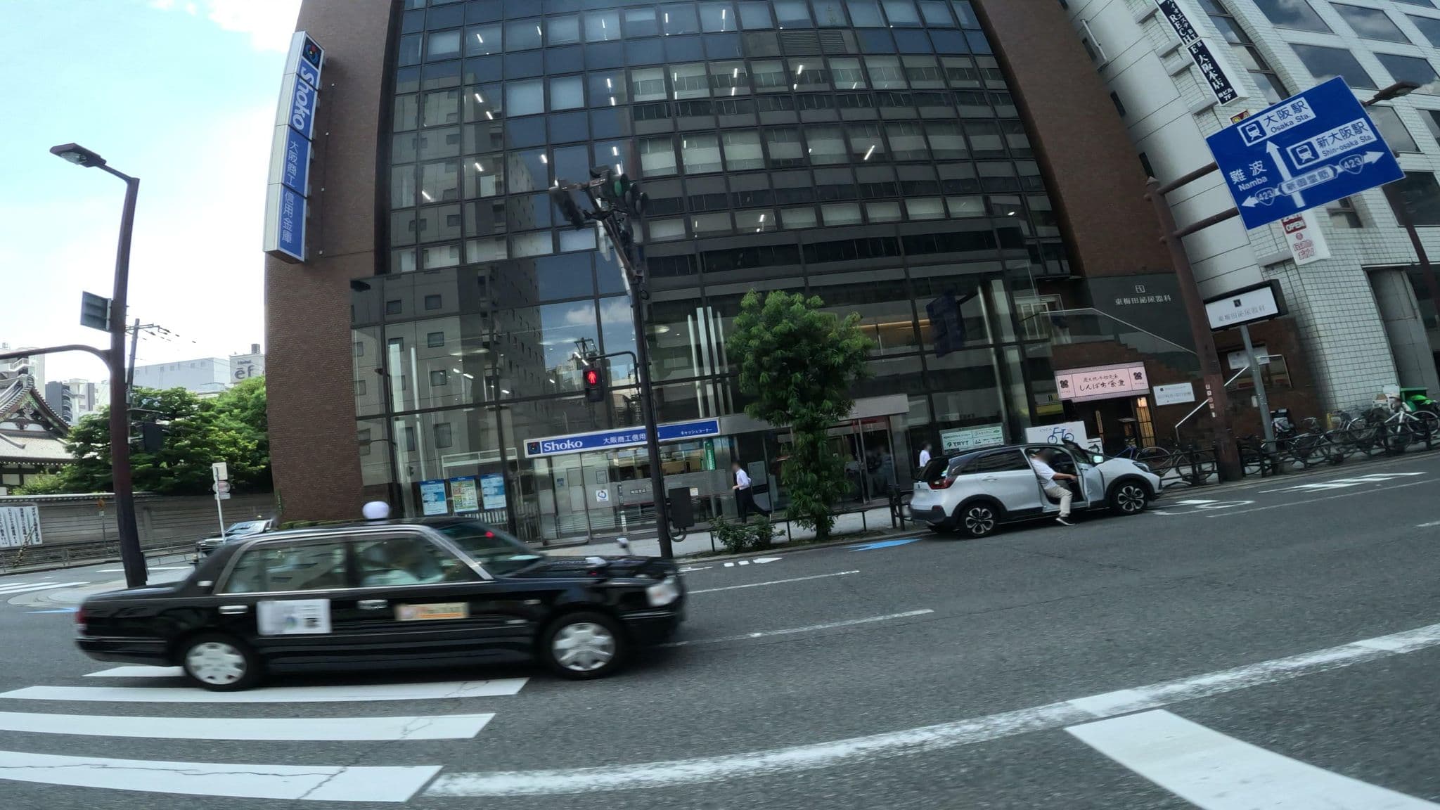 Street view near 大阪東急REIホテル, Umeda — © okadatsuneo (CC BY-SA · Mapillary)