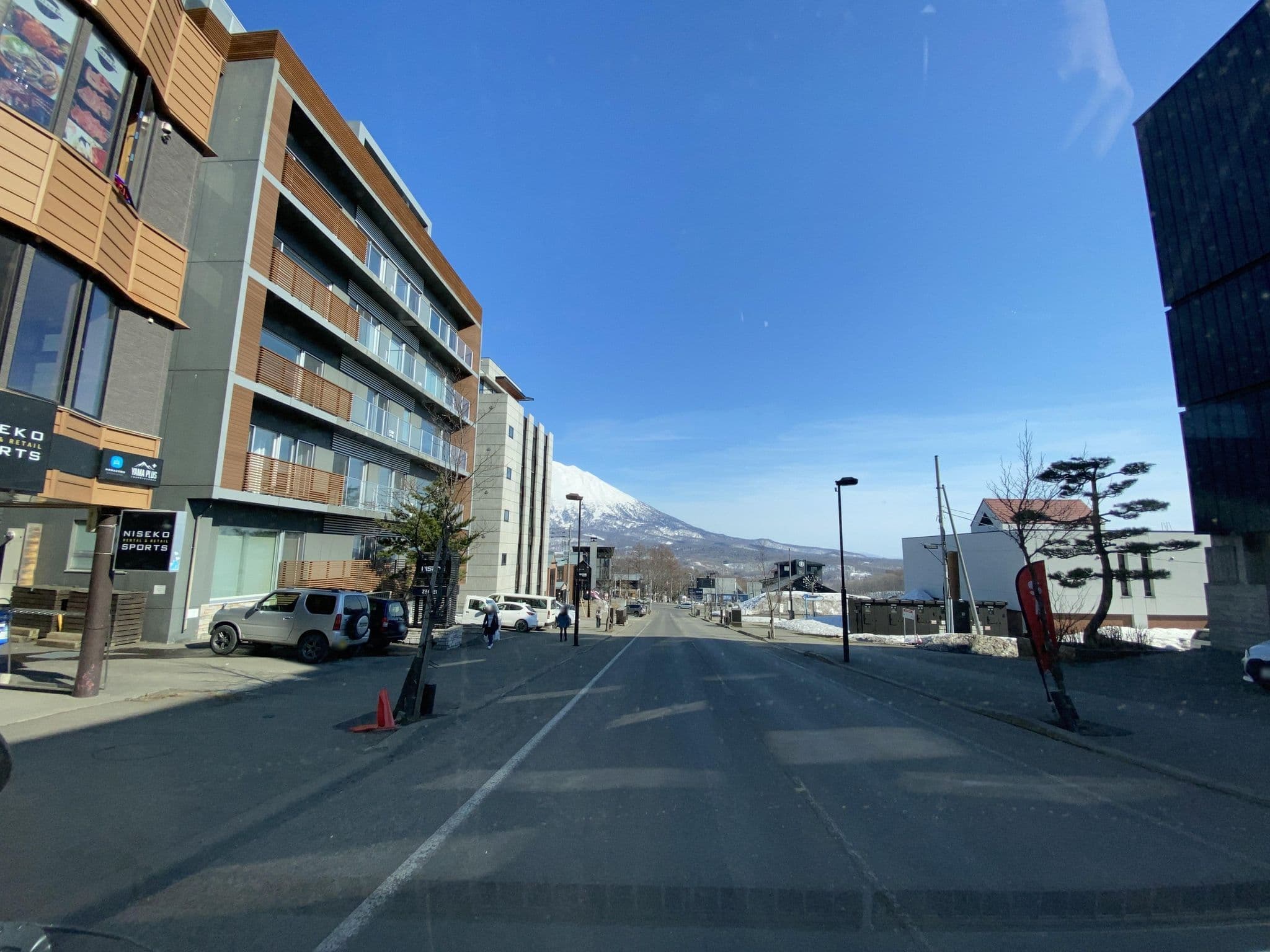 Street view near Powder Tracks, Kutchan — © irvinfly (CC BY-SA · Mapillary)