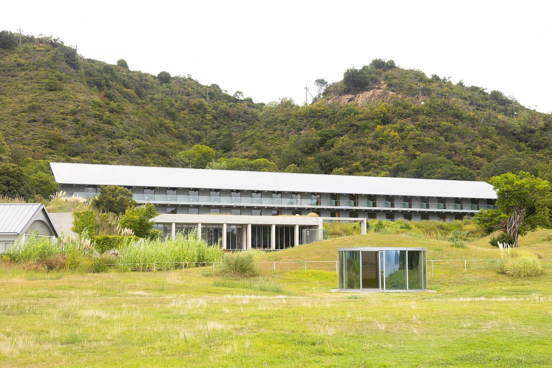 Benesse House Oval (via Wikimedia Commons, CC BY-SA 4.0)