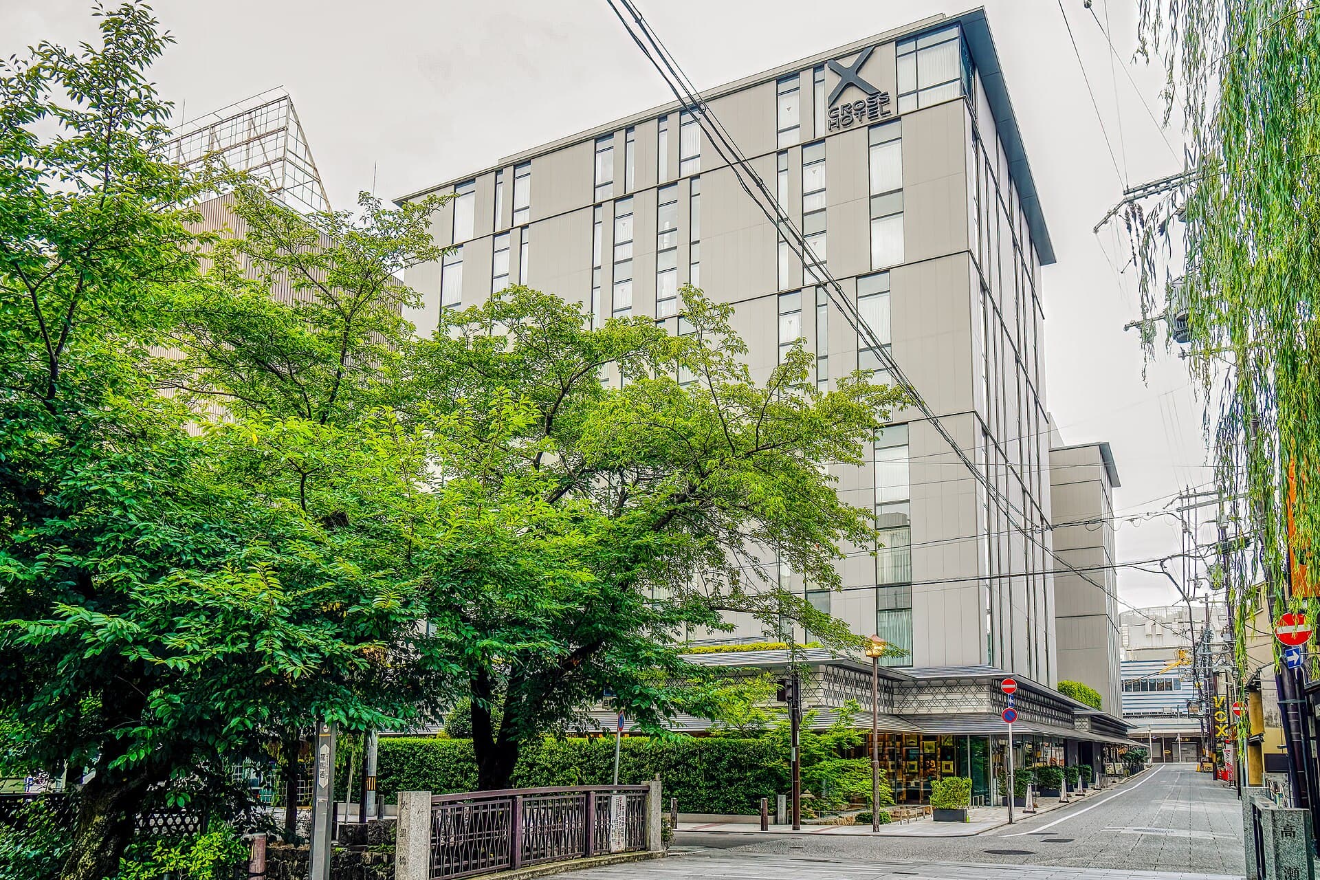 CROSS HOTEL KYOTO (via Wikimedia Commons, CC BY-SA 4.0)