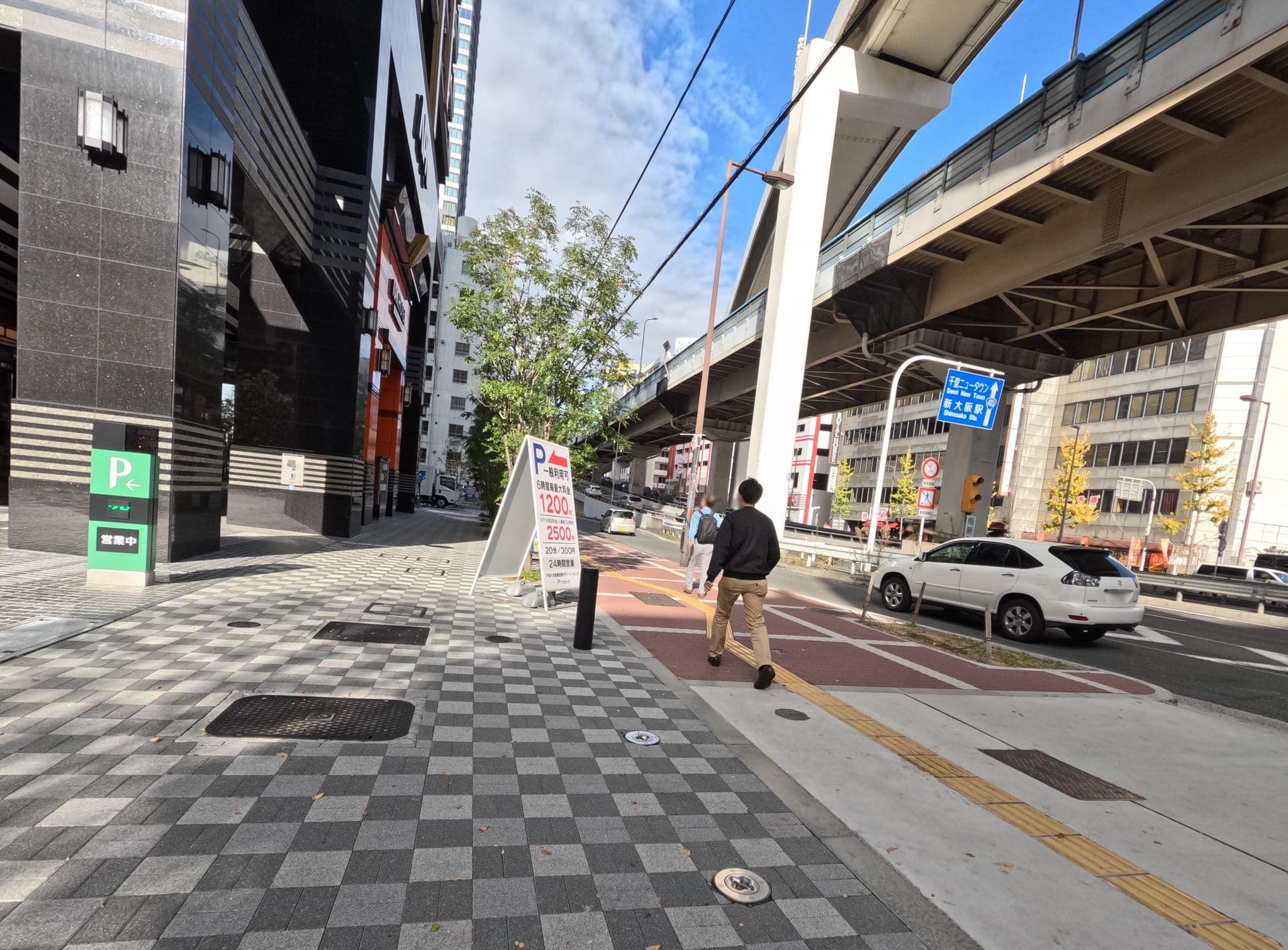 Street view near アパホテル&リゾート 大阪梅田駅タワー, Umeda — © okadatsuneo (CC BY-SA · Mapillary)