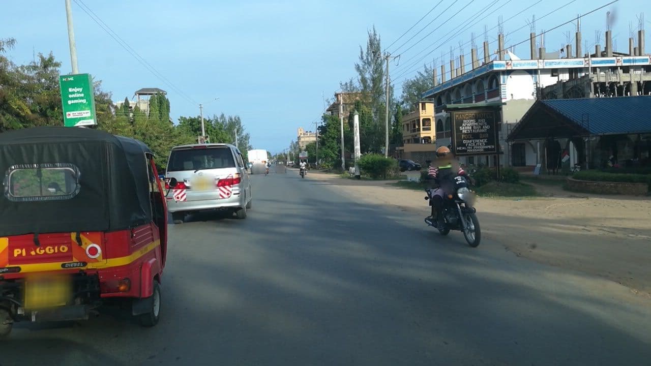 Street view near Mangro Hotel, Ukunda