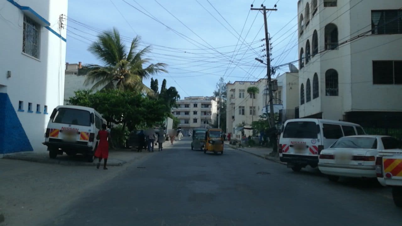 Street view near Manson Hotel, Mombasa — © lga (CC BY-SA · Mapillary)