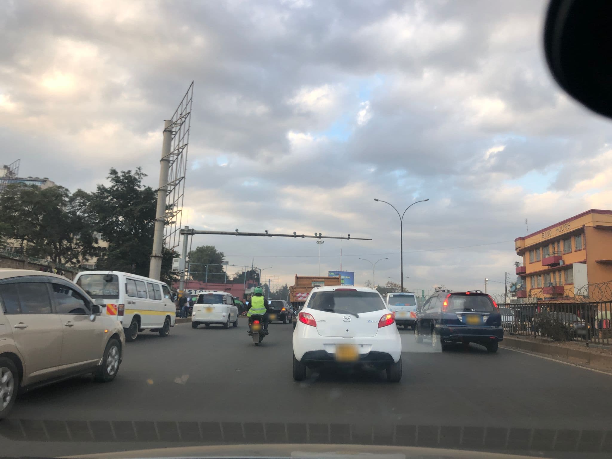 Street view near Fig Tree Hotel, Nairobi