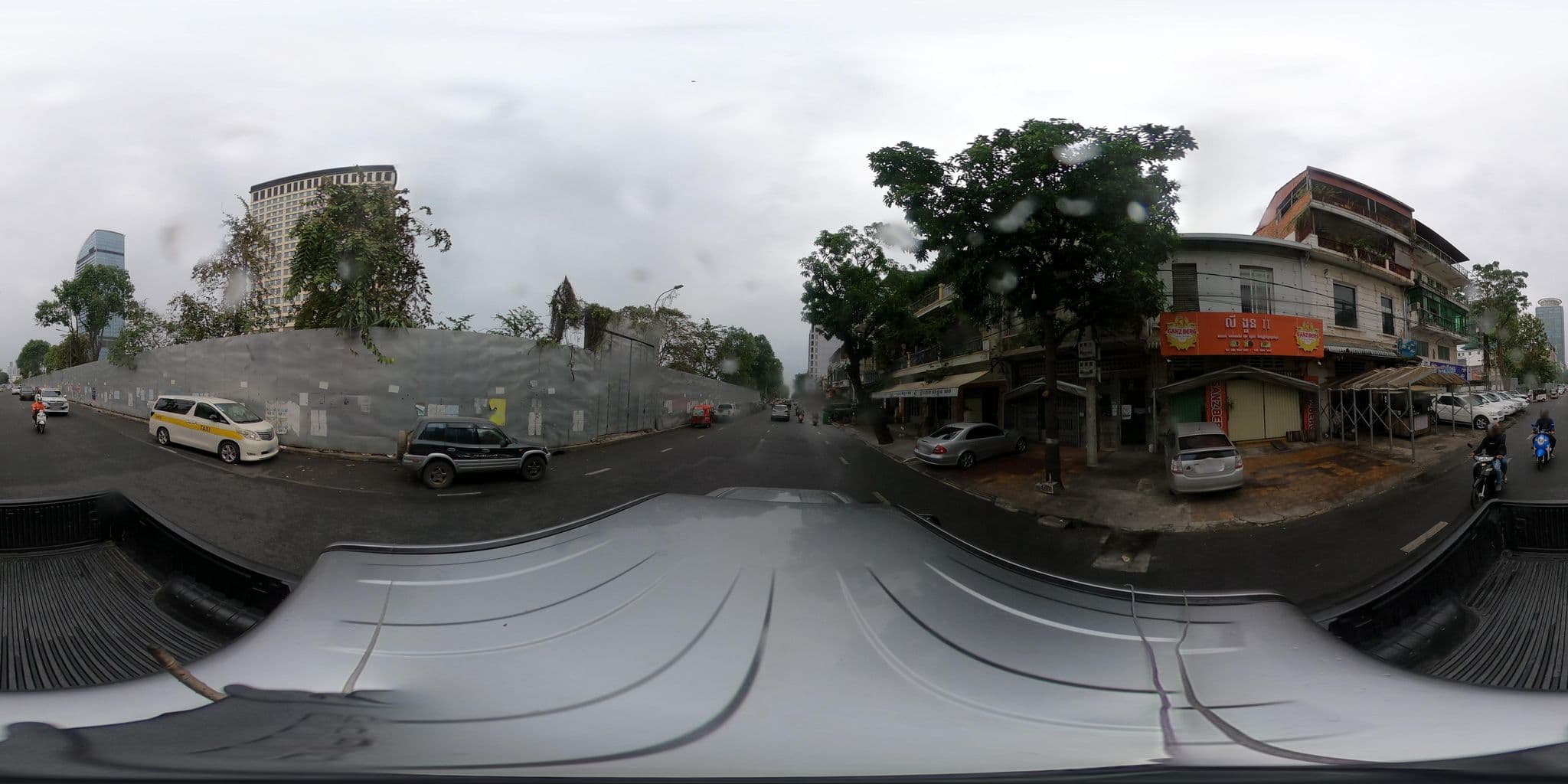 Street view near Nomads & Encounters, Phnom Penh — © kaart_2 (CC BY-SA · Mapillary)