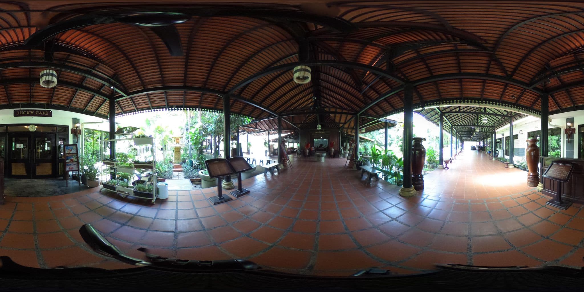 Street view near Lucky Angkor, Siem Reap
