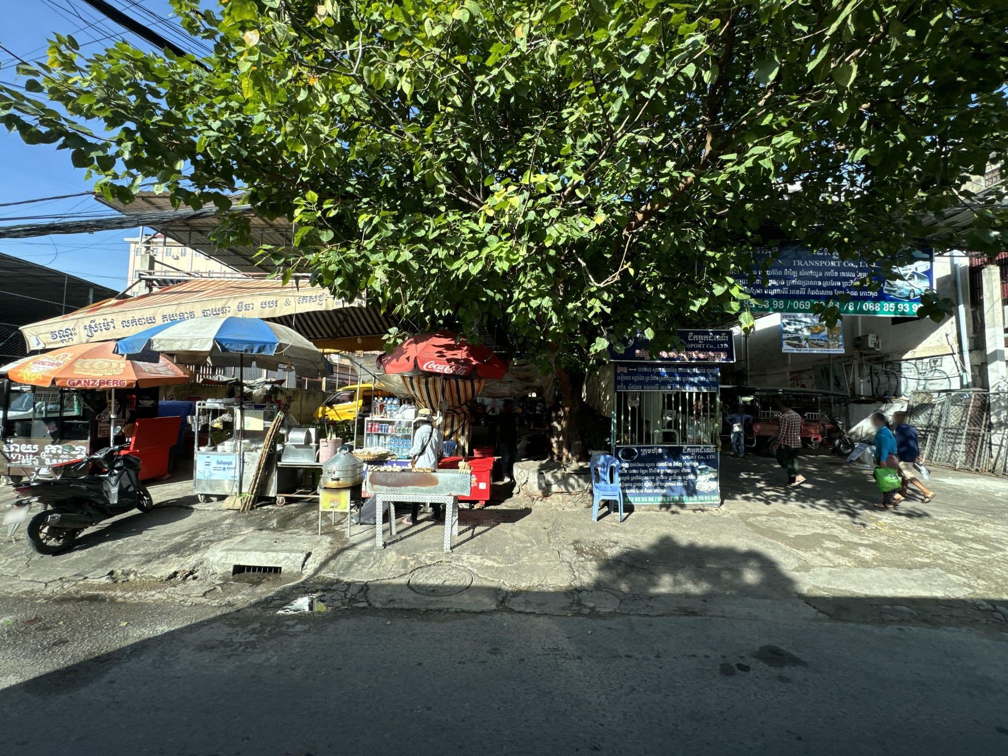 Street view near Eighty8 Backpackers Hostel, Phnom Penh