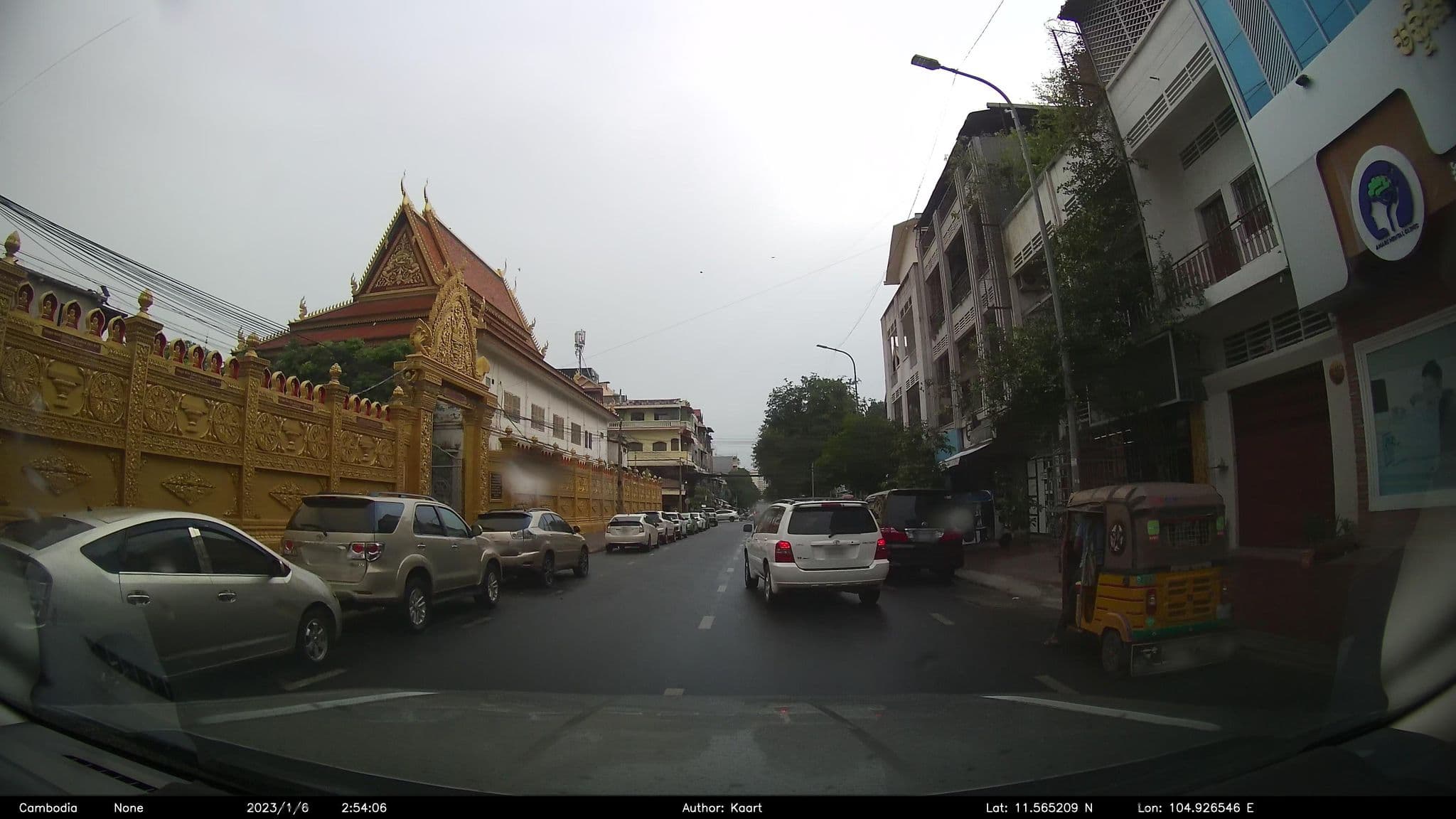 Street view near Saravoan Royal Palace, Phnom Penh — © kaart_2 (CC BY-SA · Mapillary)
