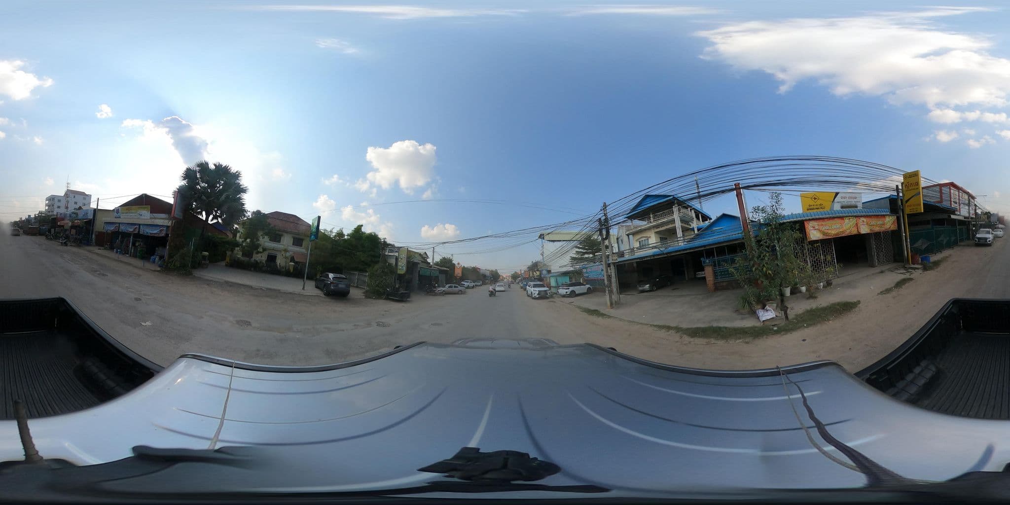 Street view near Au Cabaret Vert, Battambang — © kaart_2 (CC BY-SA · Mapillary)