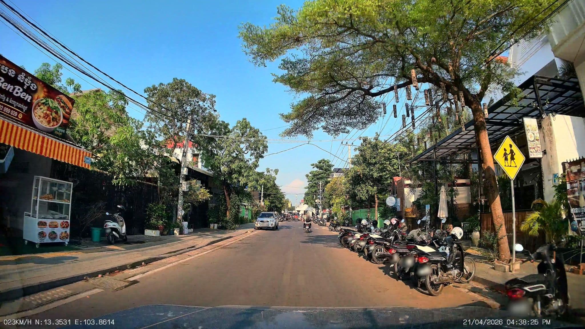 Street view near The Gallery Boutique Hotel, Siem Reap