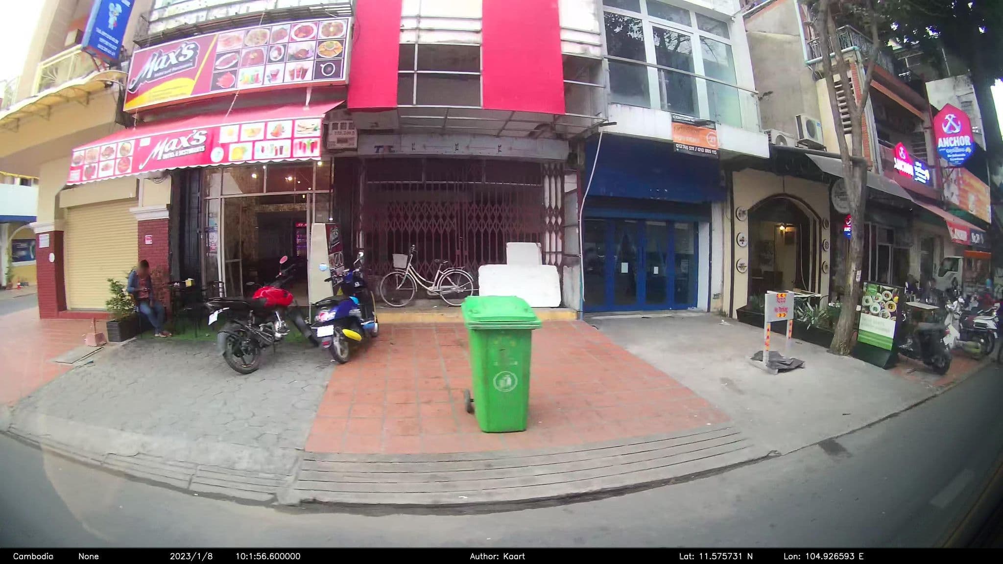 Street view near One Stop Hostel, Phnom Penh