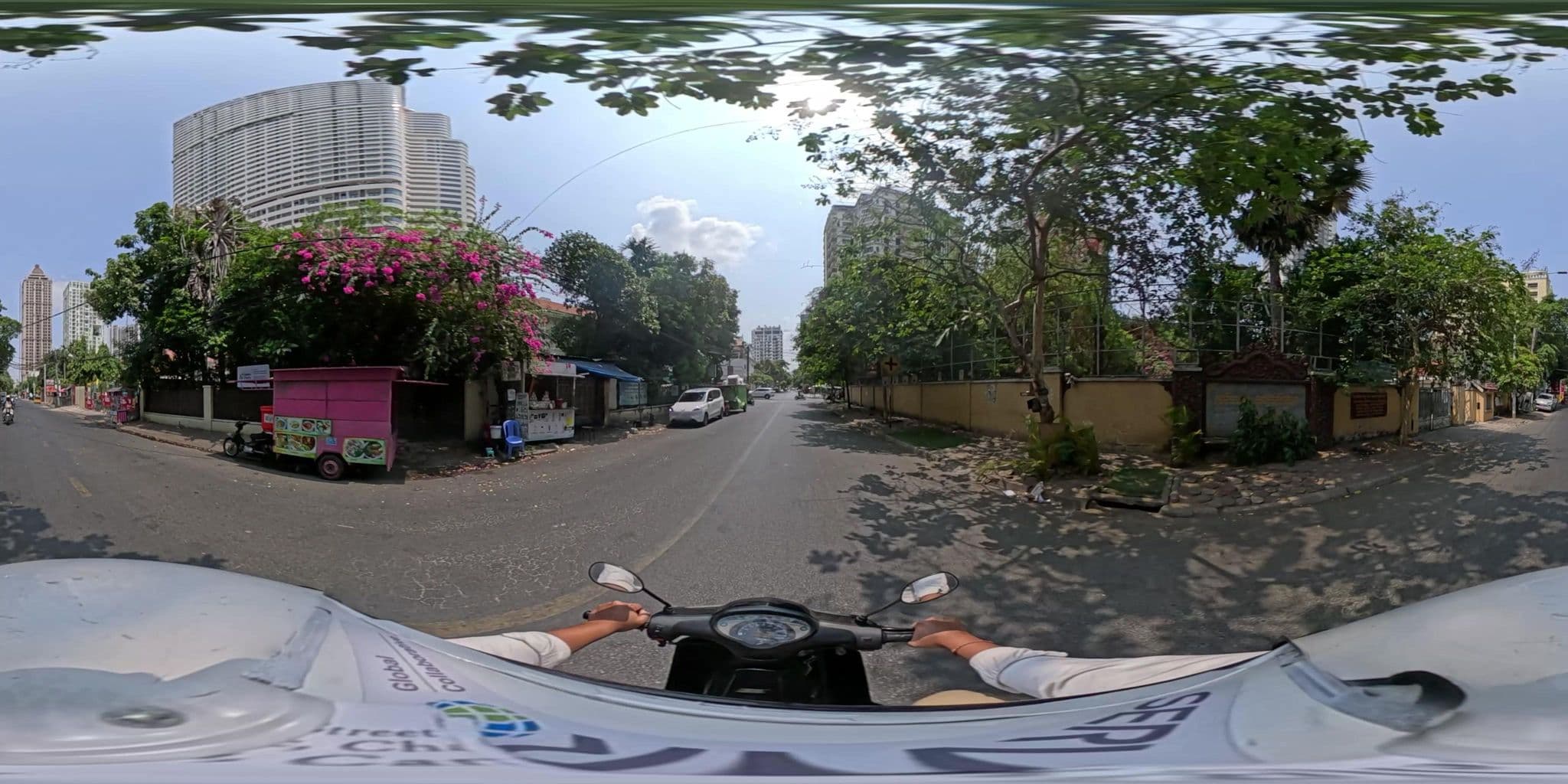 Street view near 3 Mangos, Phnom Penh