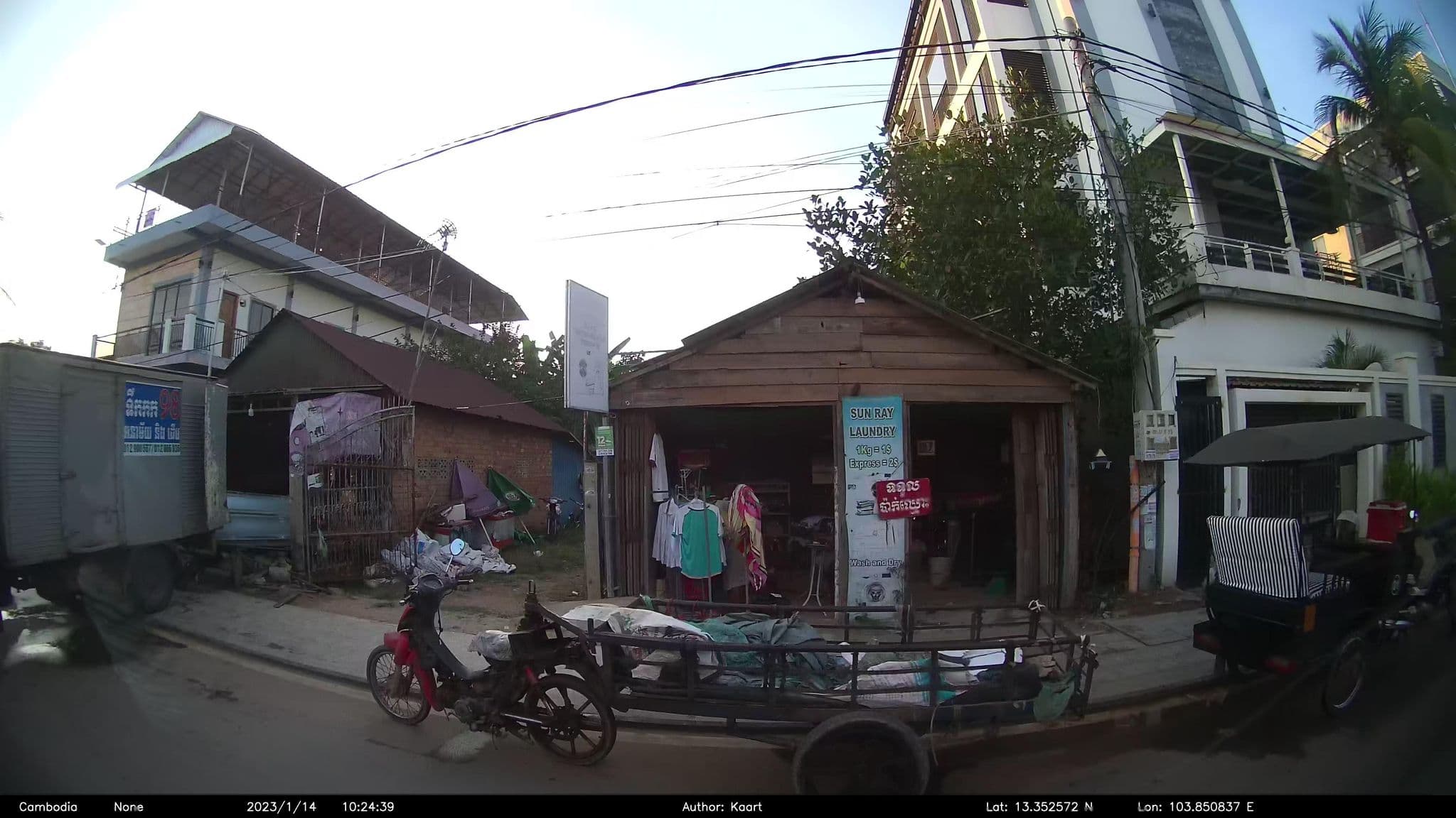 Street view near Owl's inn Guest House, Siem Reap — © kaart_2 (CC BY-SA · Mapillary)