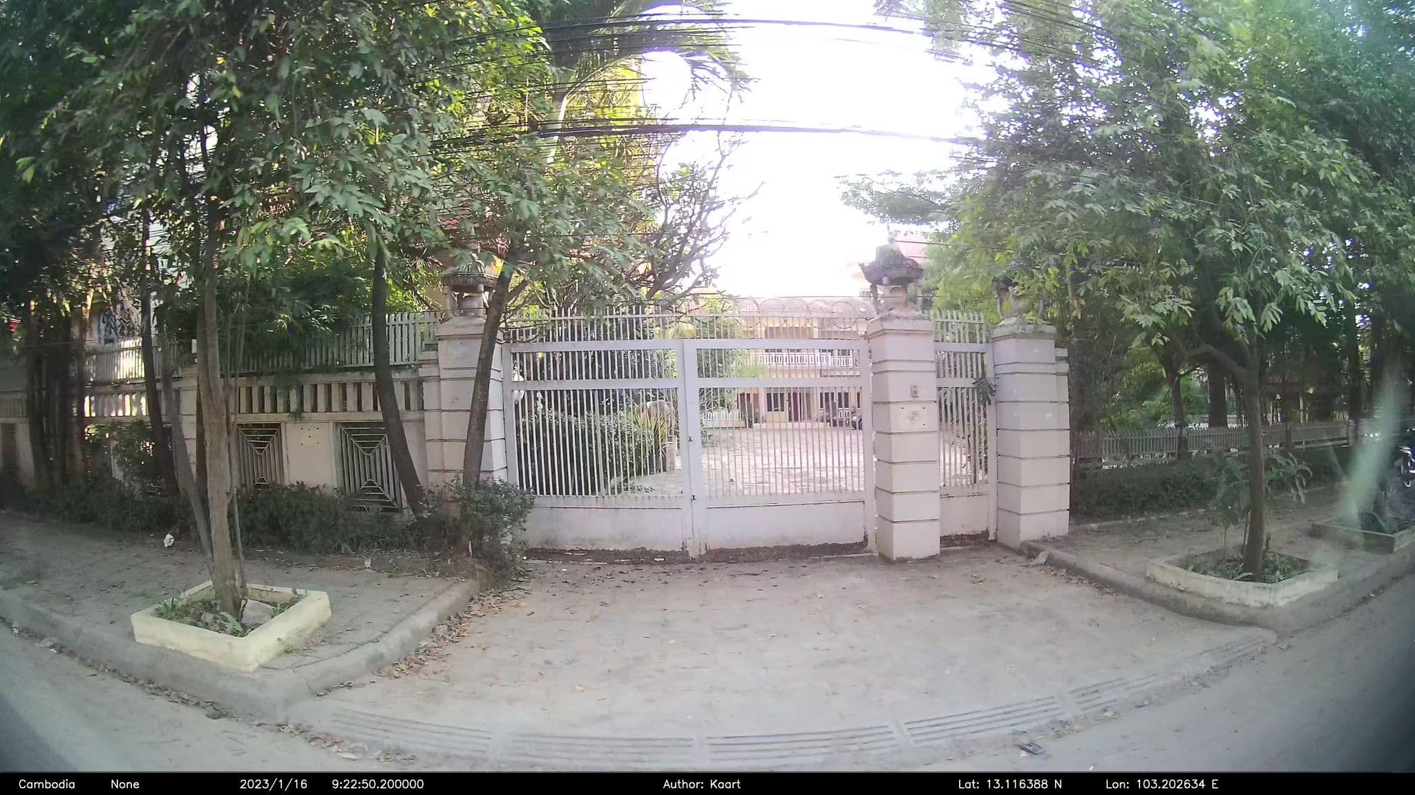 Street view near Khemara Battambang I Hotel, Battambang — © kaart_2 (CC BY-SA · Mapillary)