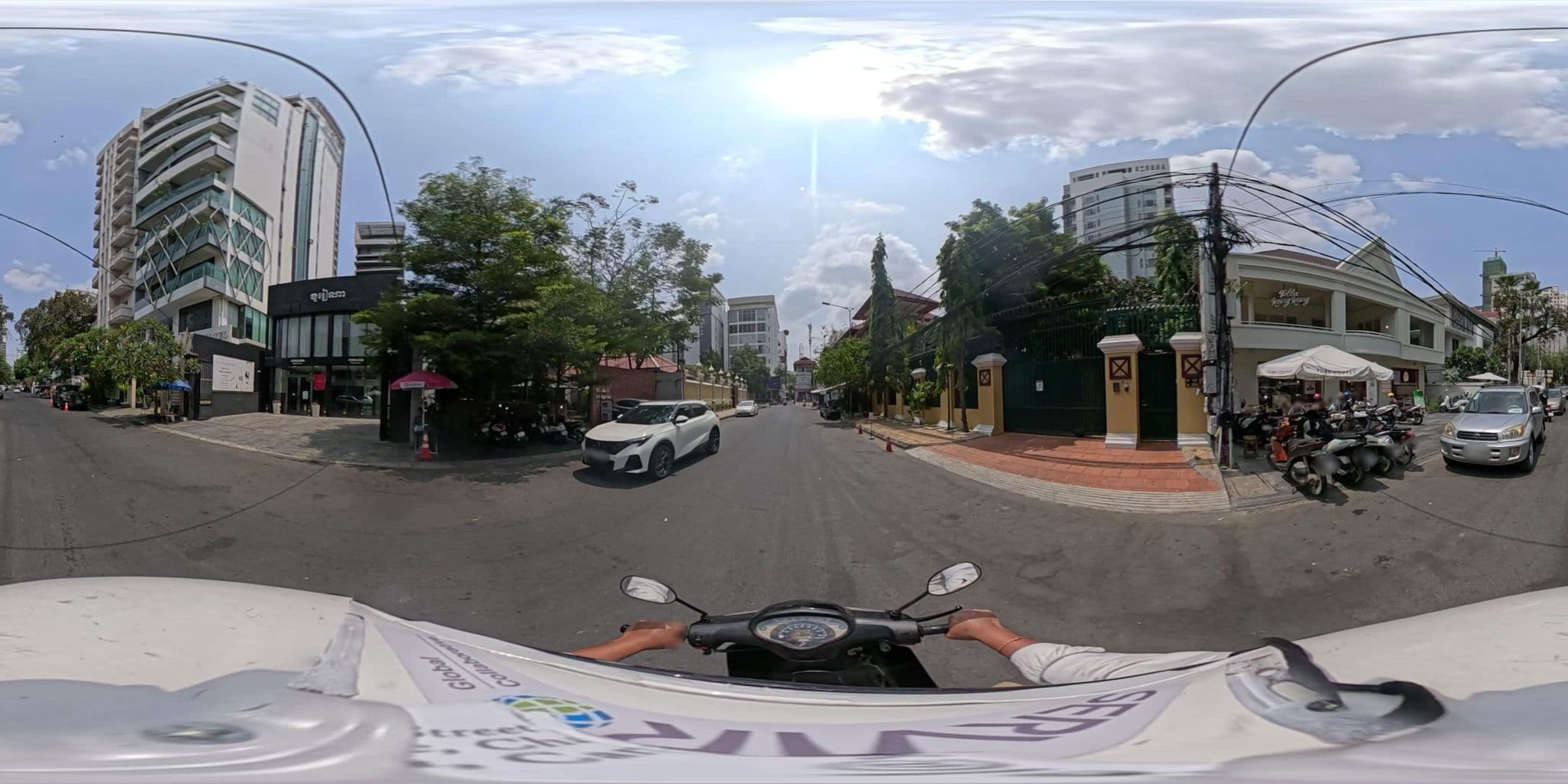Street view near Feliz Urban Hotel, Phnom Penh