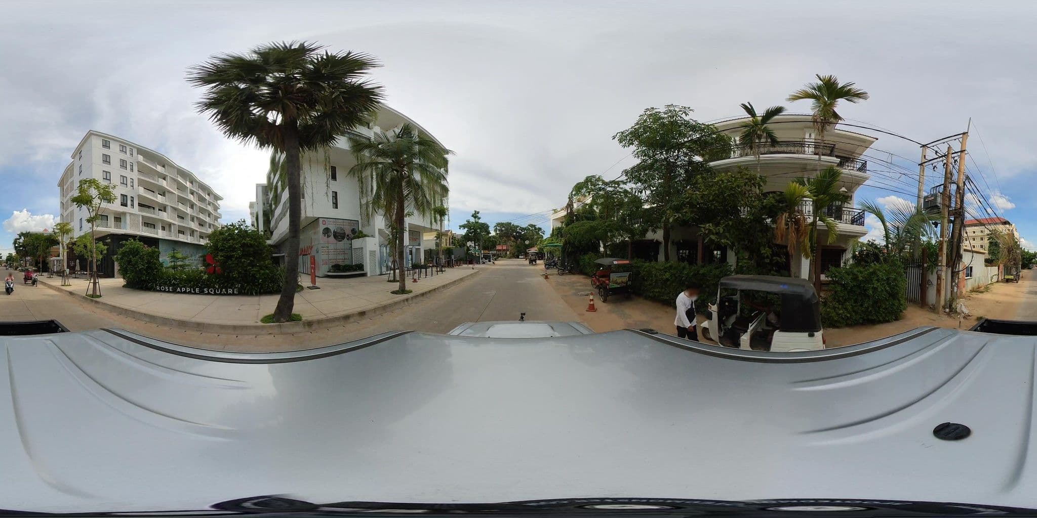 Street view near Rose Apple boutique, Siem Reap