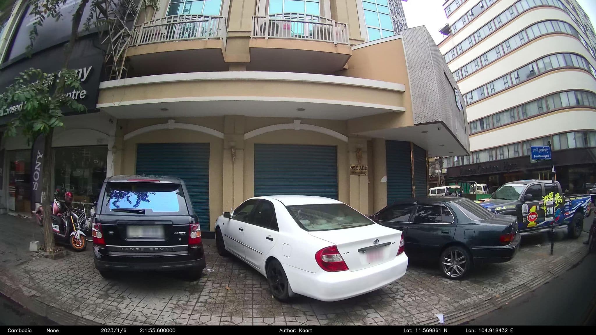 Street view near Aurea Central Hotel, Phnom Penh — © kaart_2 (CC BY-SA · Mapillary)