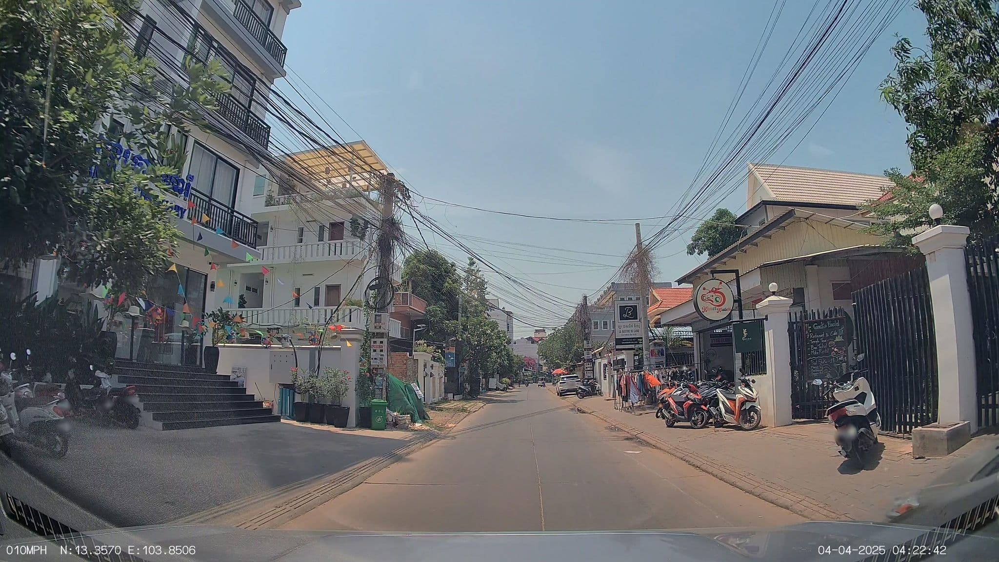 Street view near La Bastide de Caro, Siem Reap