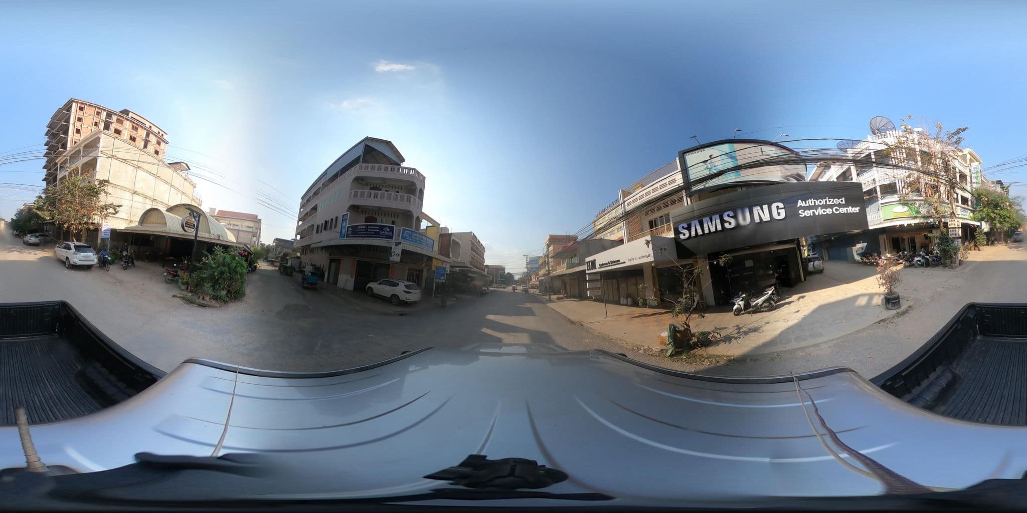 Street view near social backpacker hostel and rooftop bar (real location), Battambang — © kaart_2 (CC BY-SA · Mapillary)