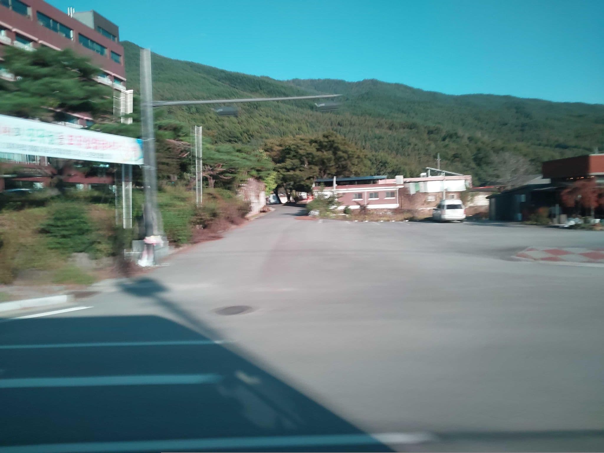 Street view near 지리산스위스관광호텔 Jirisan Swiss Tourist Hotel, Kurye — © ChenJJ (CC BY-SA · Mapillary)