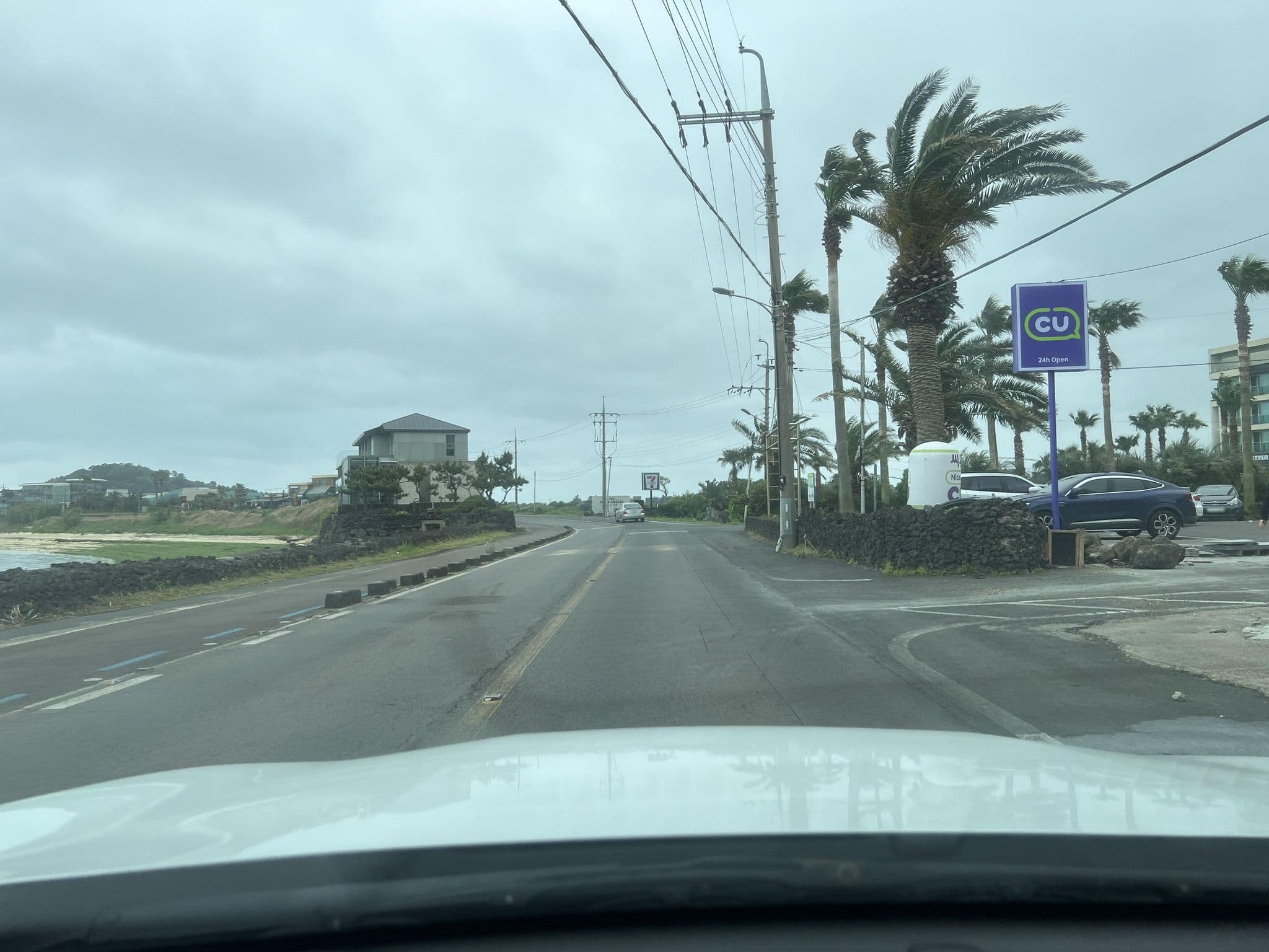 Street view near 해뜨는아침펜션 (Haeddeuneunachim Pansion), Ponggae-dong — © eneerhut (CC BY-SA · Mapillary)