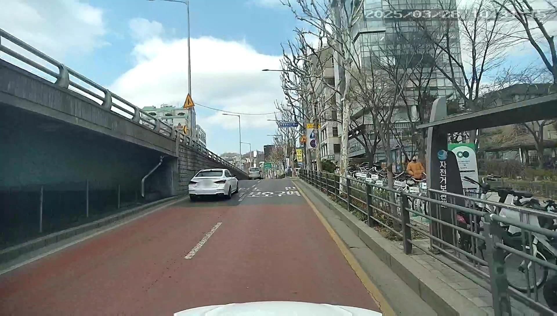Street view near SR Hotel Sadang, Siheungdong — © motov (CC BY-SA · Mapillary)
