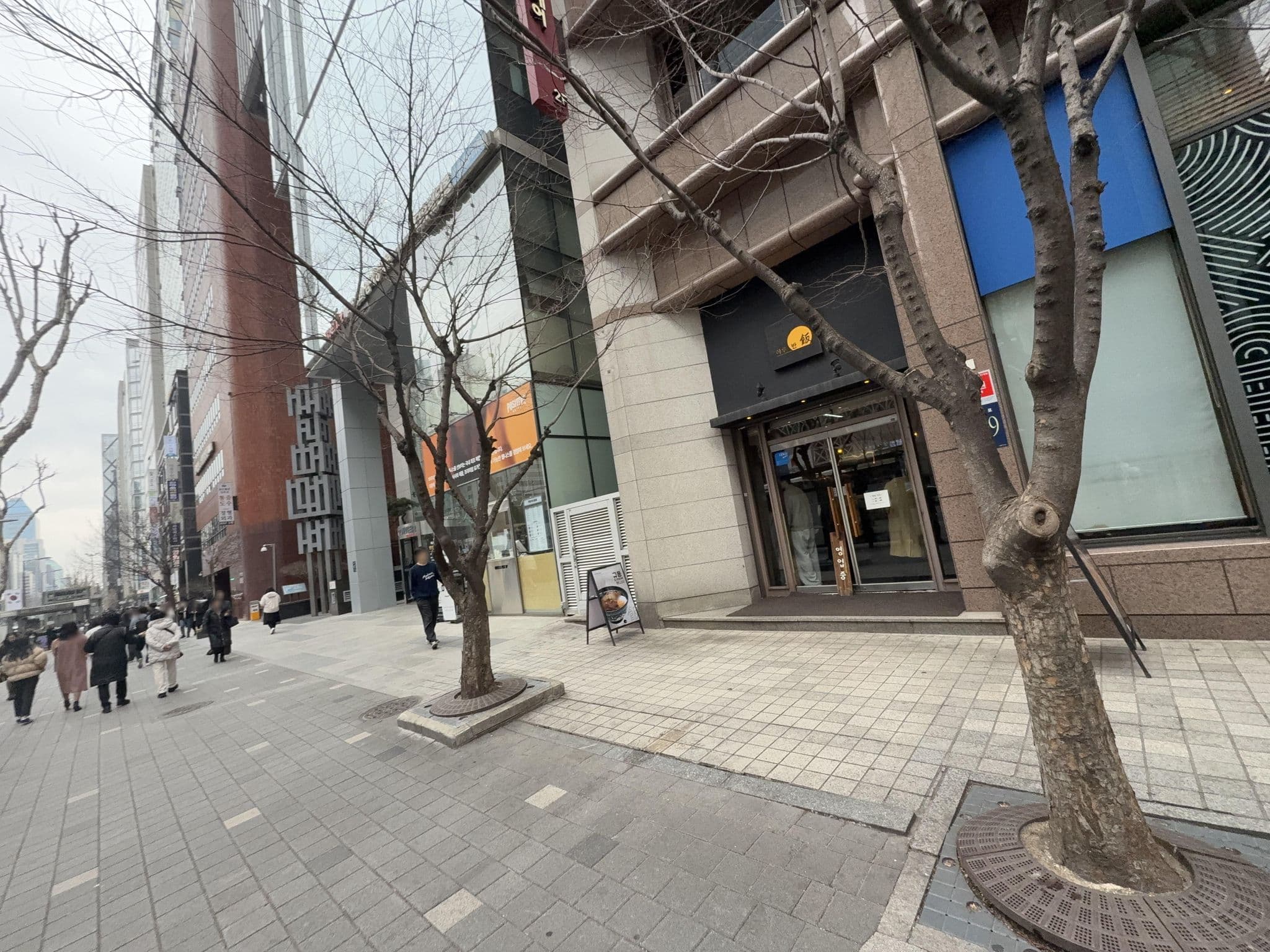 Street view near Positive Hotel, Yongsan-dong — © prairietoni (CC BY-SA · Mapillary)