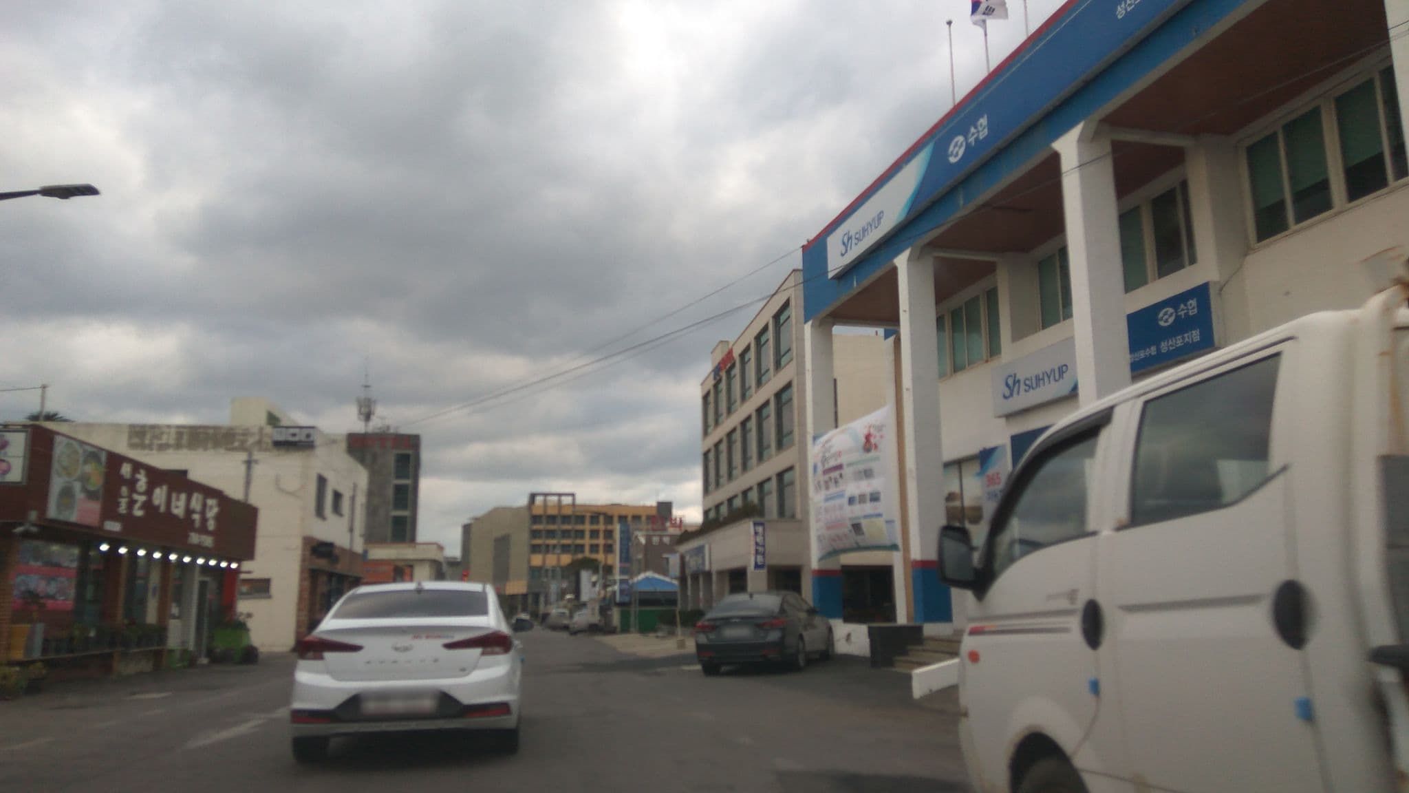 Street view near 돌코롬성산2호점, Ponggae-dong — © eneerhut (CC BY-SA · Mapillary)