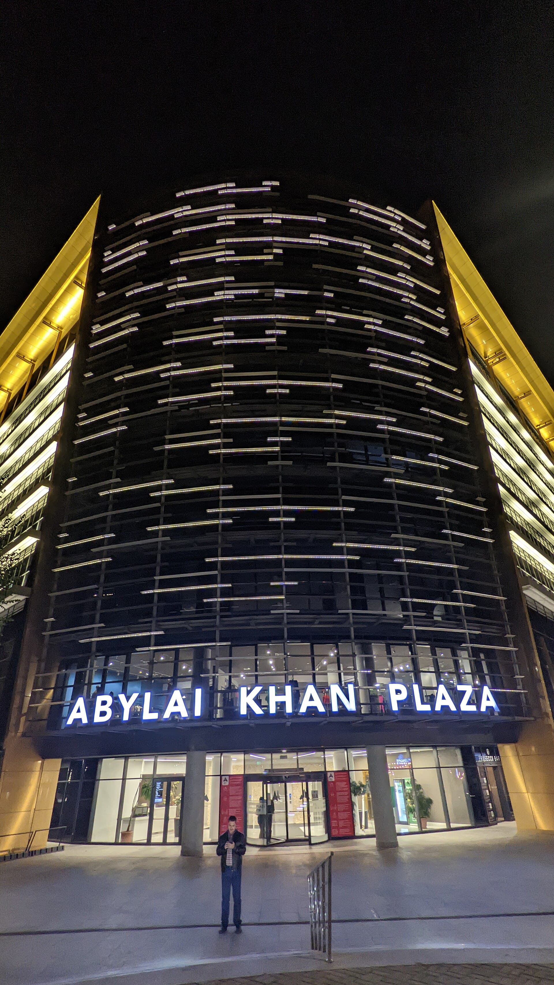 Mercure Almaty City Center (via Wikimedia Commons, CC BY-SA 4.0)