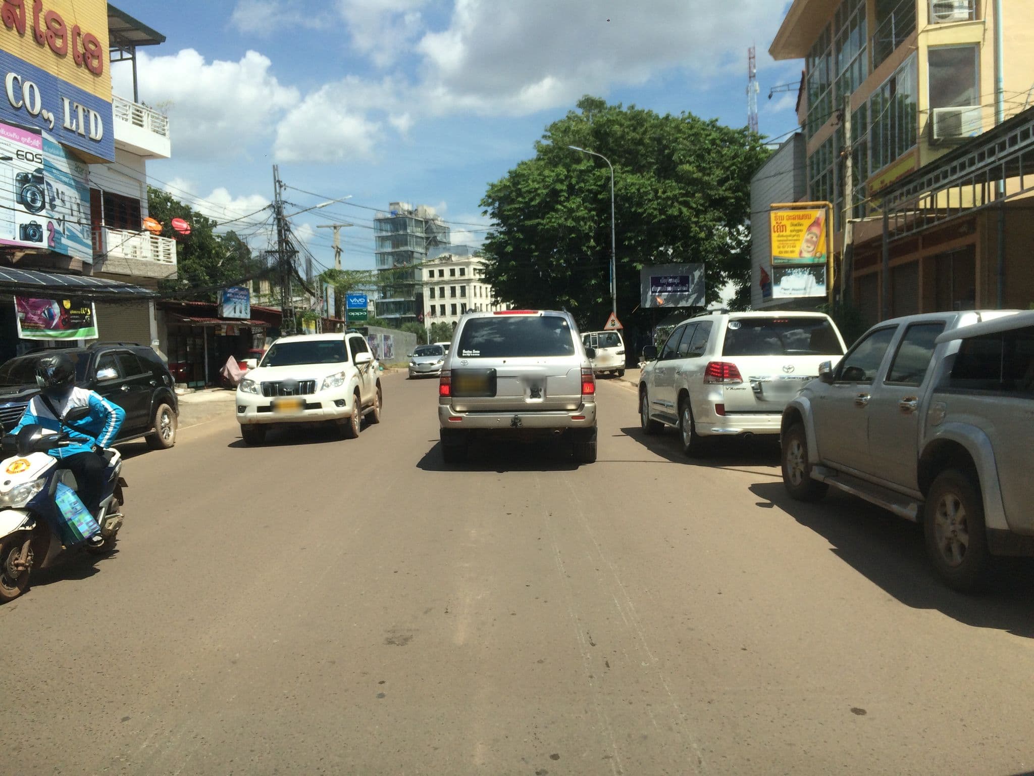 Street view near Vong Sam Aug, Vientiane
