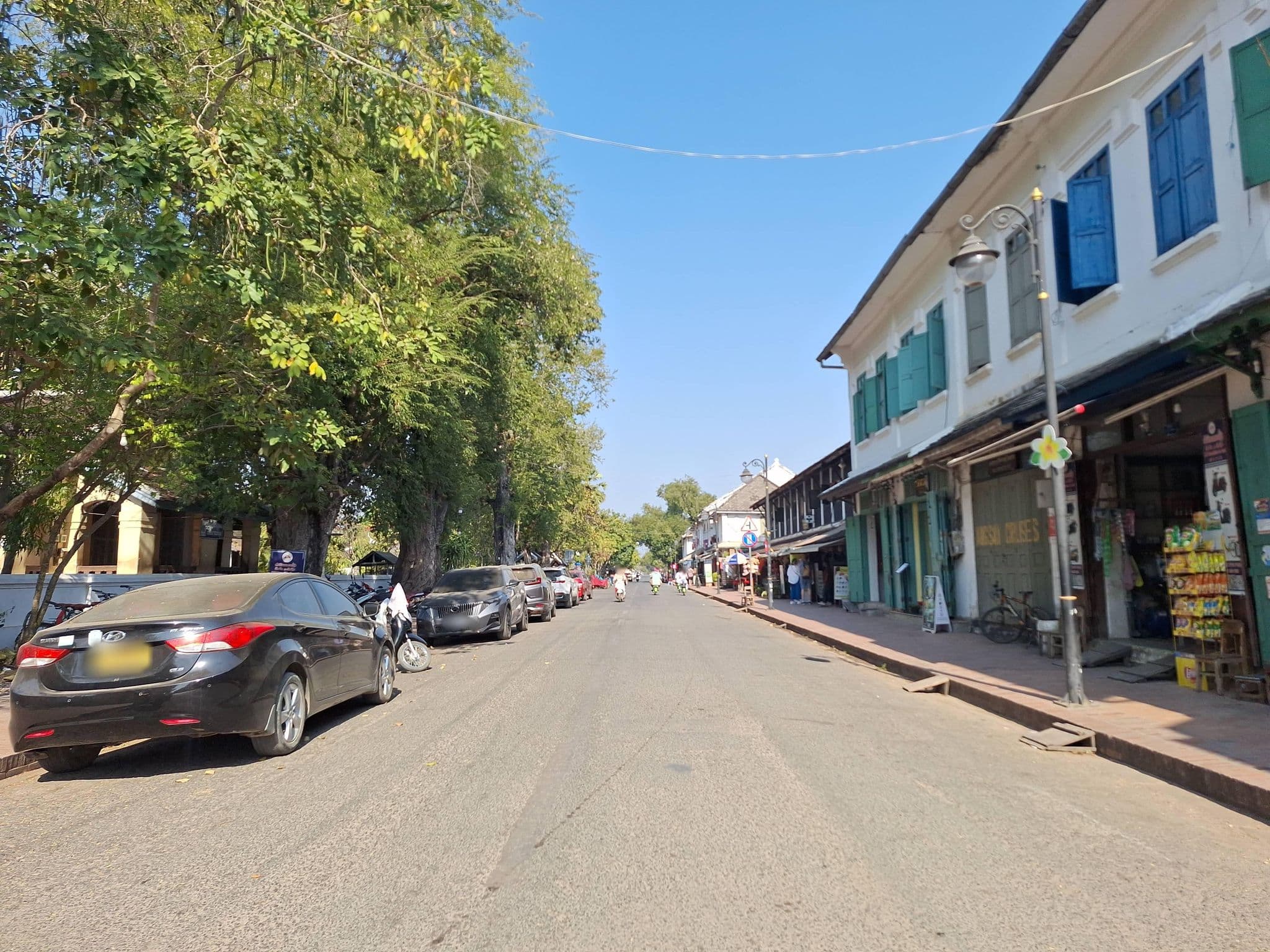 Street view near Pathoumphone Guesthouse, Luang Prabang — © Oby (CC BY-SA · Mapillary)