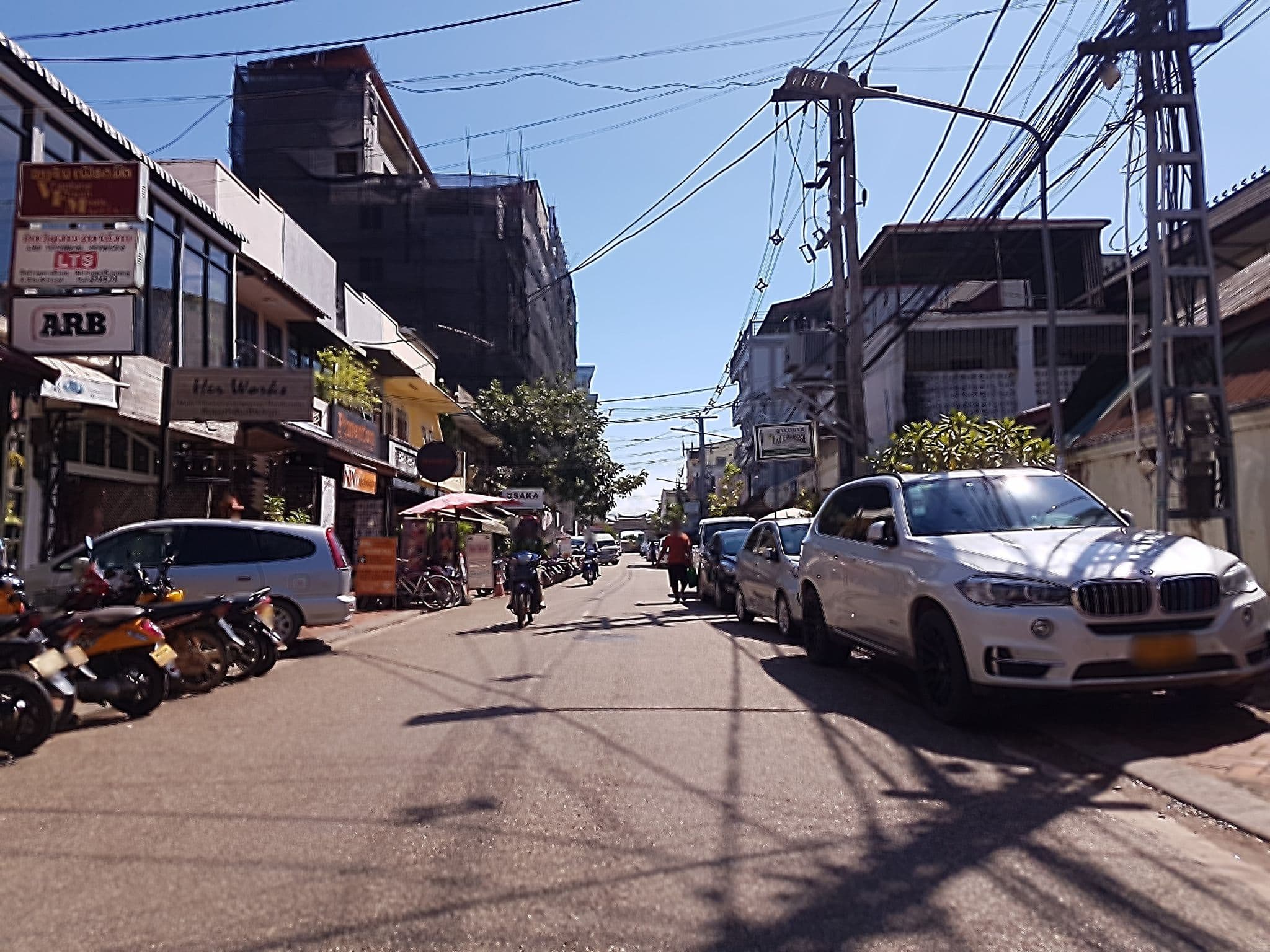 Street view near Niny Backpacker Hotel, Vientiane — © mbethke (CC BY-SA · Mapillary)