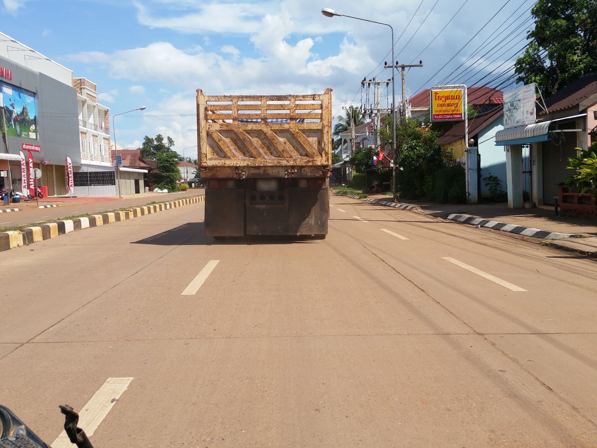 Street view near Dondeng Hotel, Pakse — © shlublu (CC BY-SA · Mapillary)