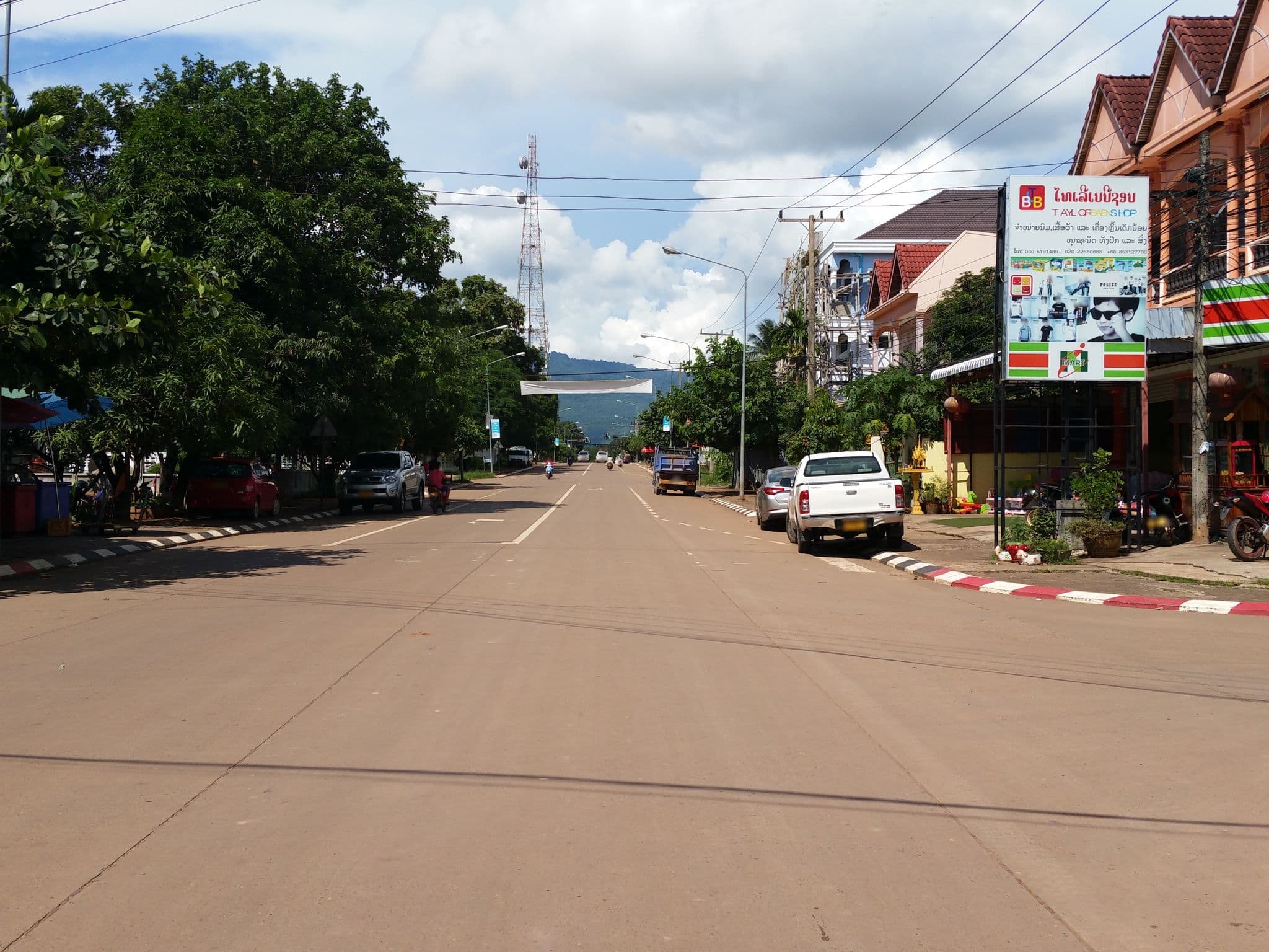 Street view near You Empire Hostel & Bar, Pakse — © shlublu (CC BY-SA · Mapillary)