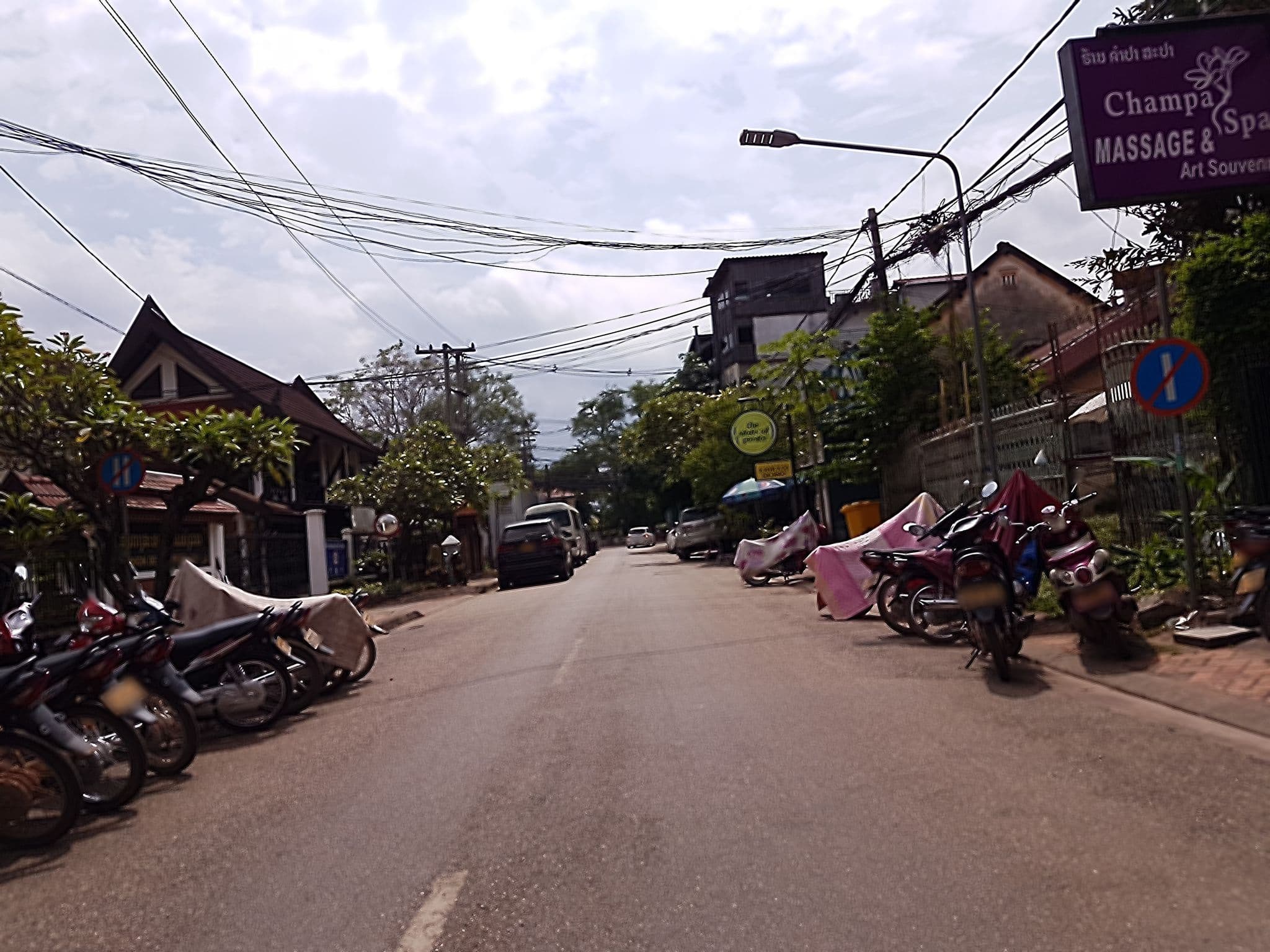 Street view near Douang Deuane Hotel, Vientiane — © mbethke (CC BY-SA · Mapillary)