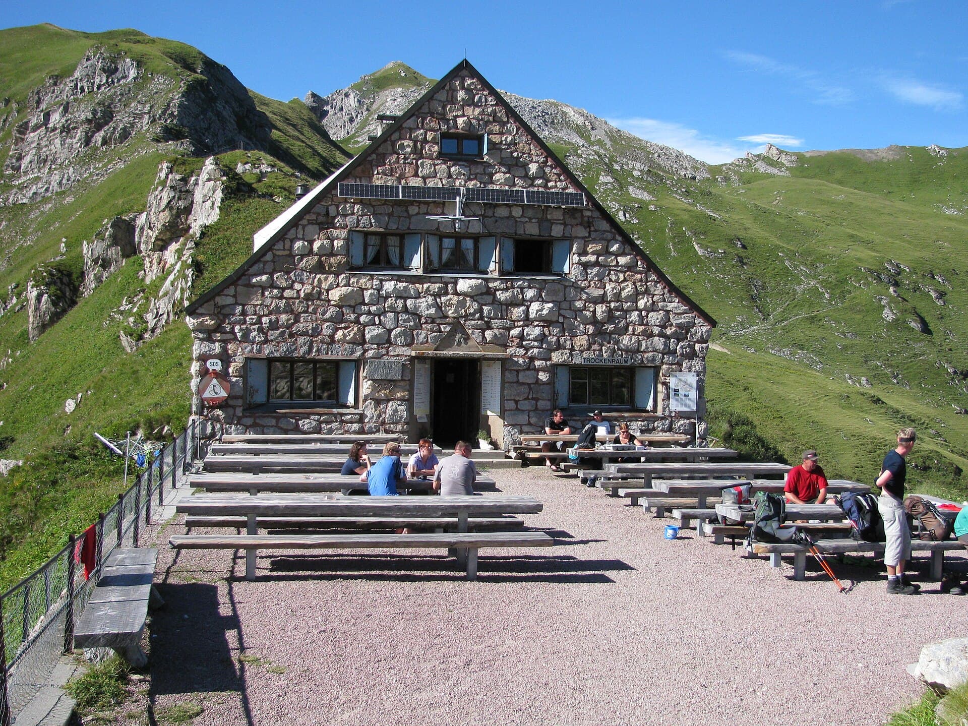 Pfälzerhütte (via Wikimedia Commons, CC BY-SA 3.0)