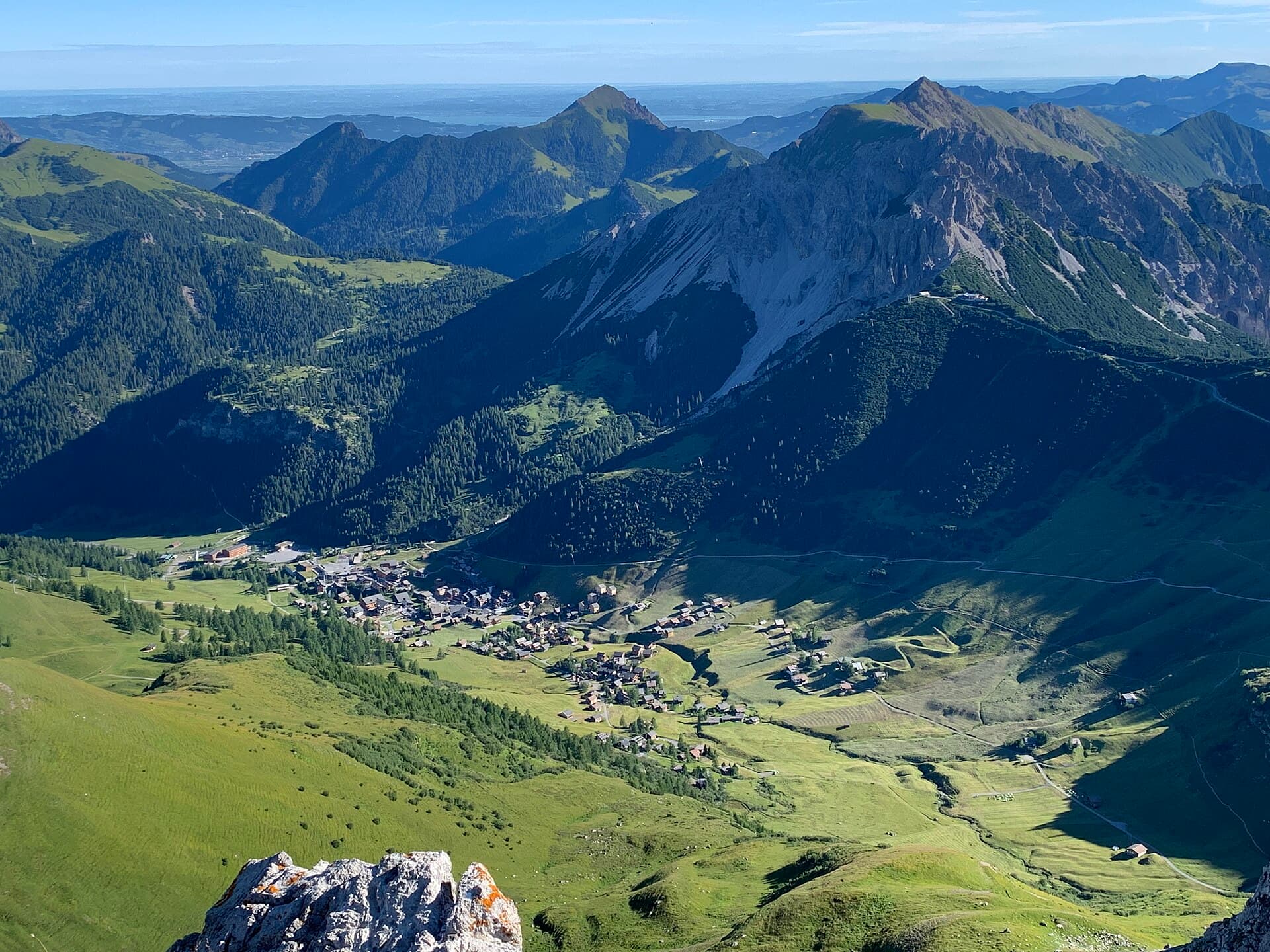Alpenhotel Malbun (via Wikimedia Commons, CC BY-SA 4.0)