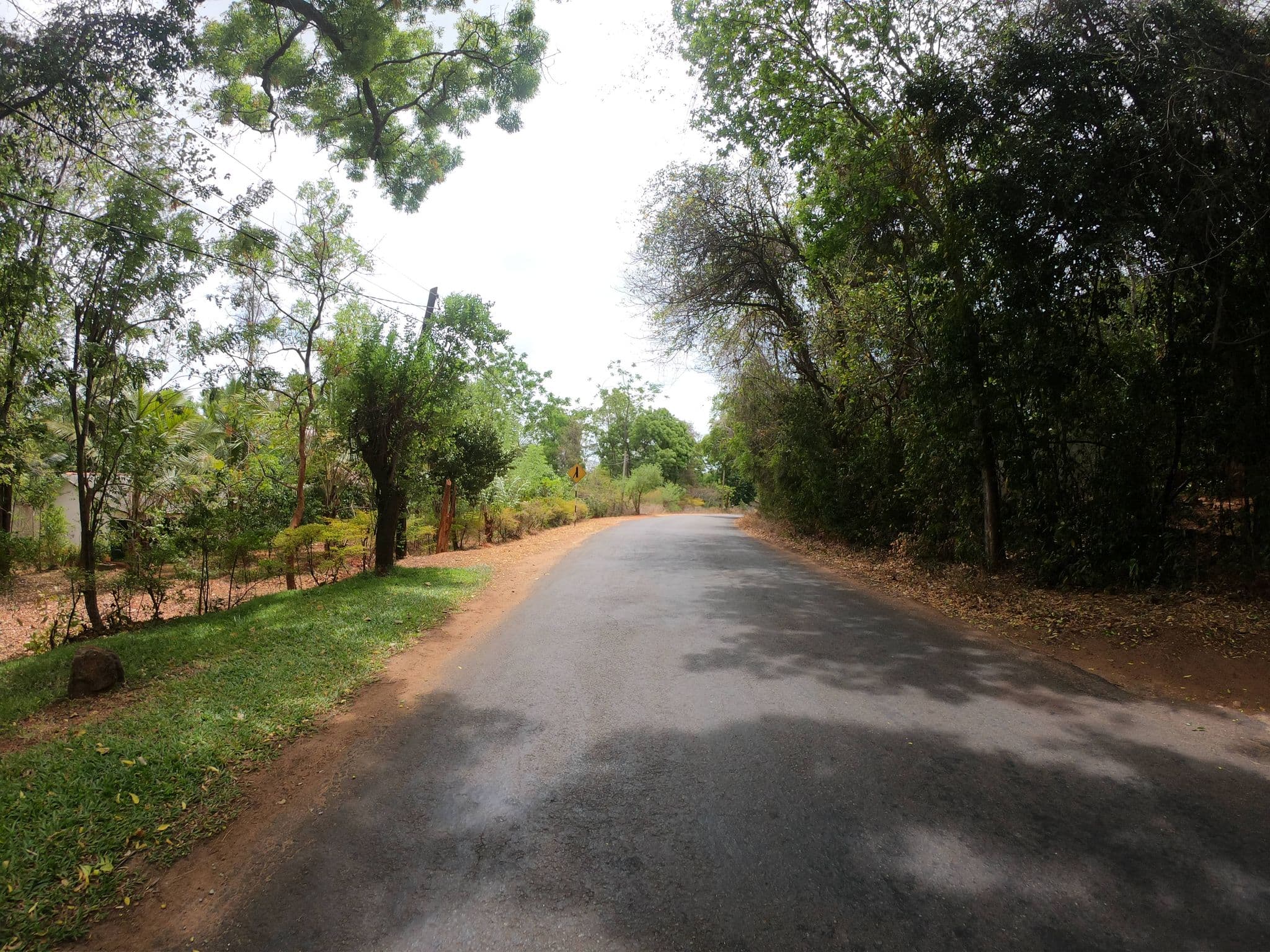 Street view near Amaya Lake hotel, Dambulla — © paulinus (CC BY-SA · Mapillary)