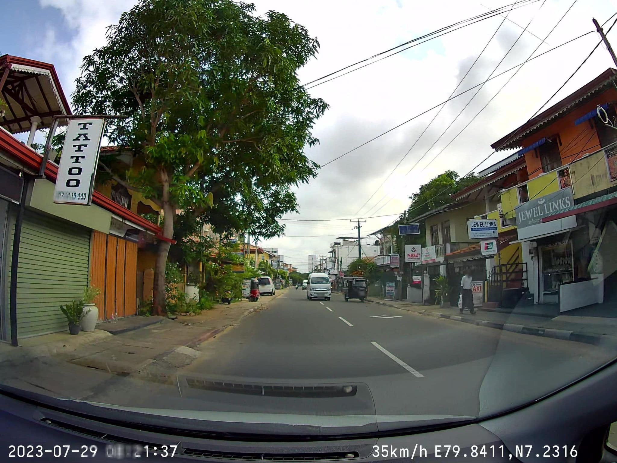 Street view near Romantic Garden, Negombo