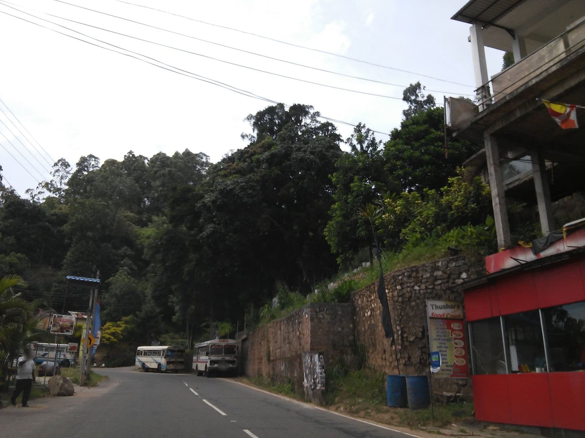 Street view near Thushara hotel, Ella Town
