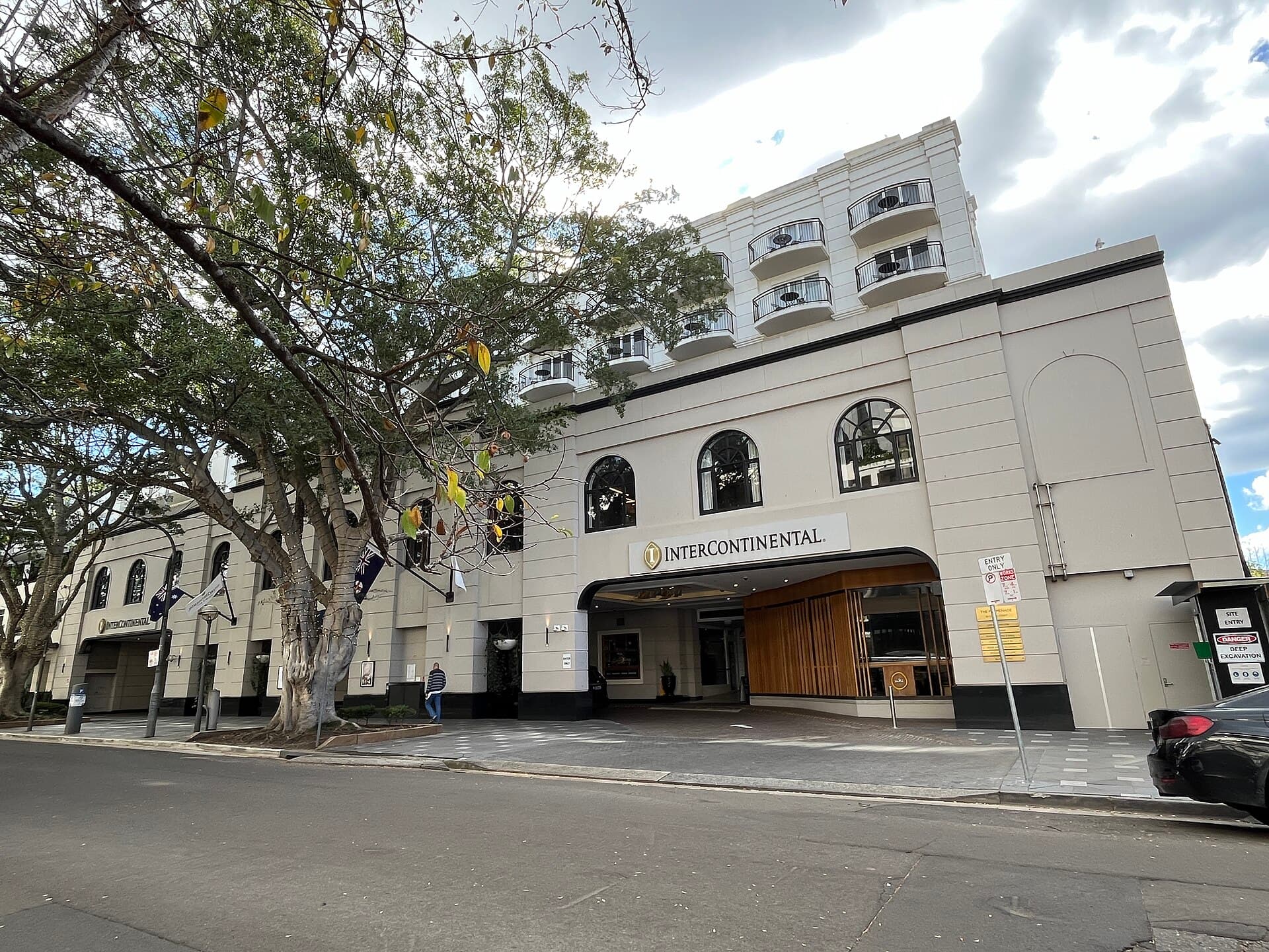 InterContinental Sydney Double Bay (via Wikimedia Commons, CC BY-SA 3.0)