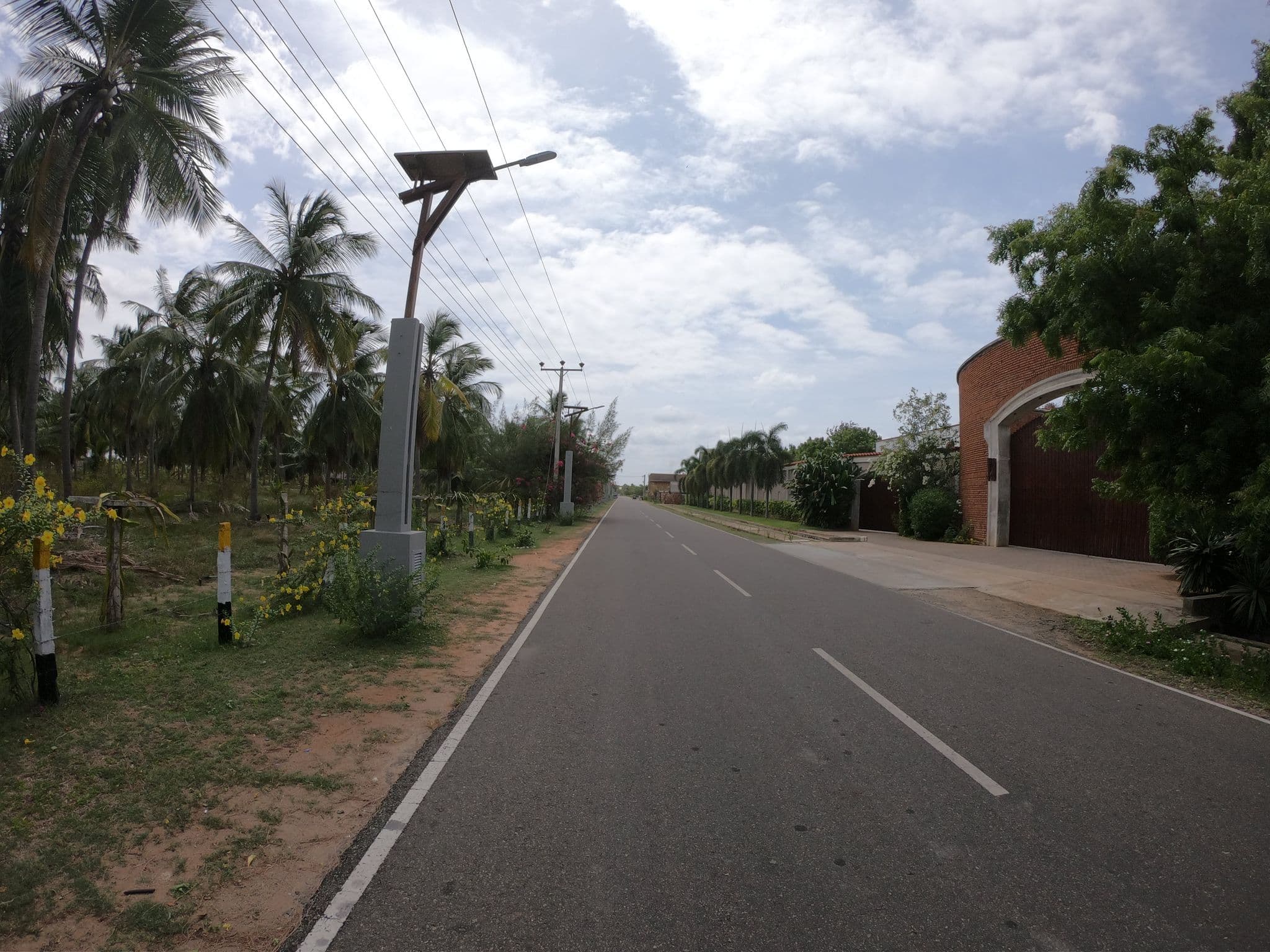 Street view near Uga Bay, Eravur Town — © paulinus (CC BY-SA · Mapillary)